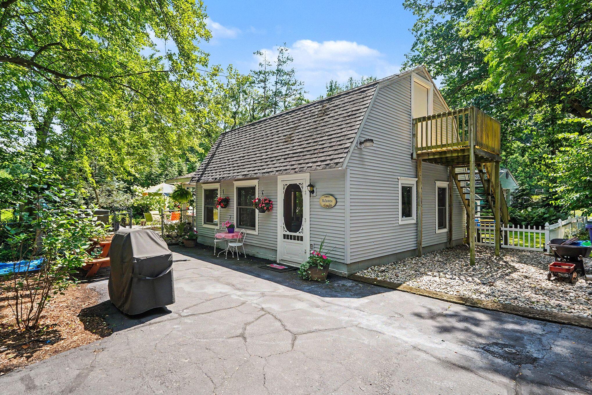 1110 Oakleigh Avenue NW Grand Rapids MI 49504