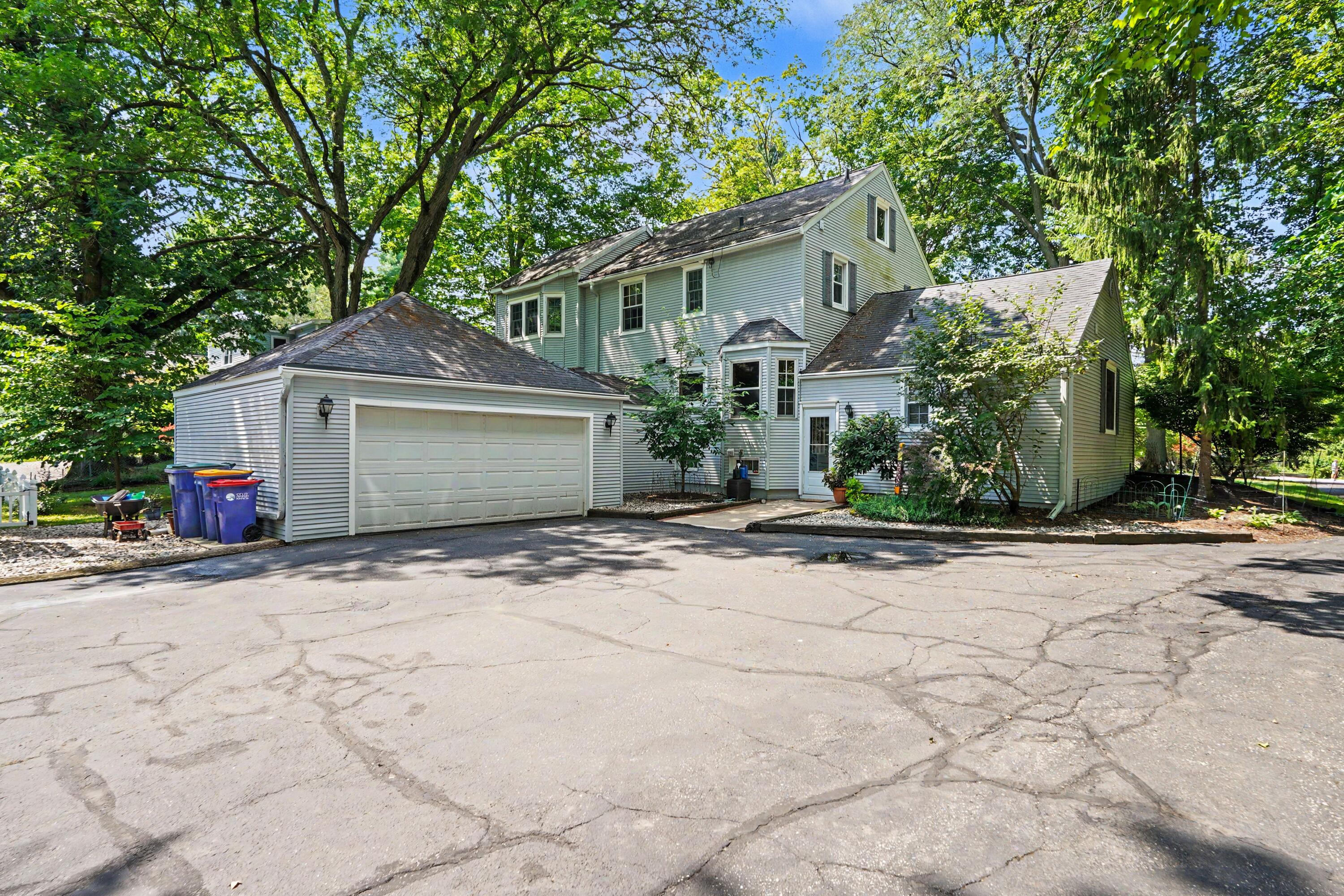 1110 Oakleigh Avenue NW Grand Rapids MI 49504