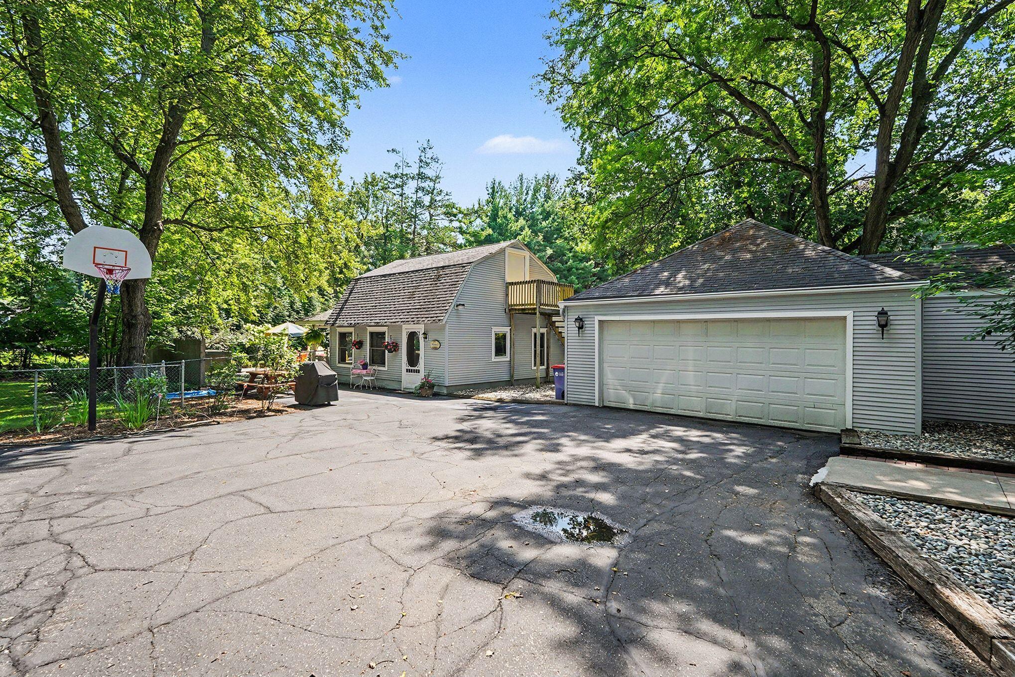 1110 Oakleigh Avenue NW Grand Rapids MI 49504