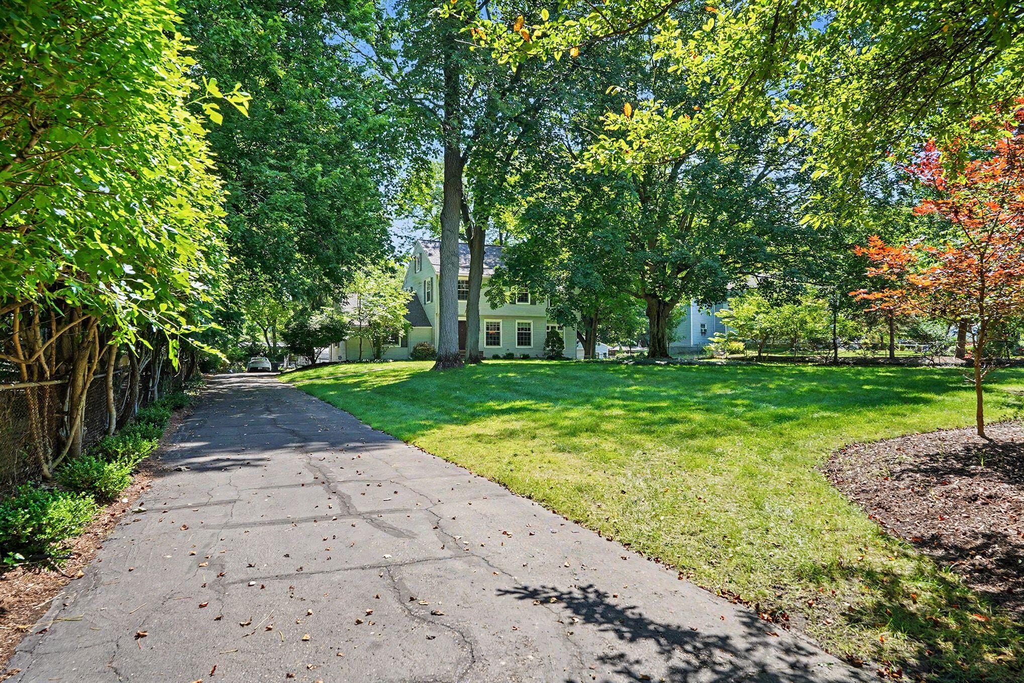 1110 Oakleigh Avenue NW Grand Rapids MI 49504