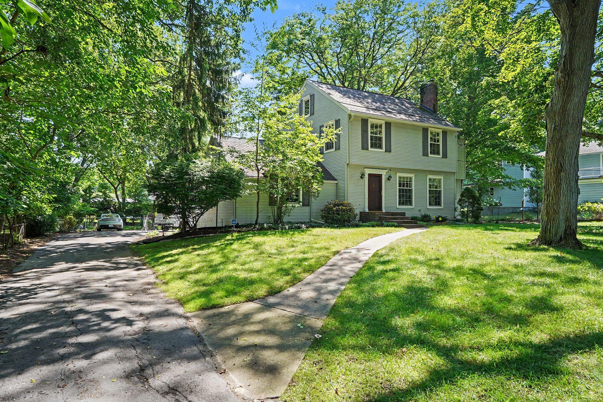 1110 Oakleigh Avenue NW Grand Rapids MI 49504