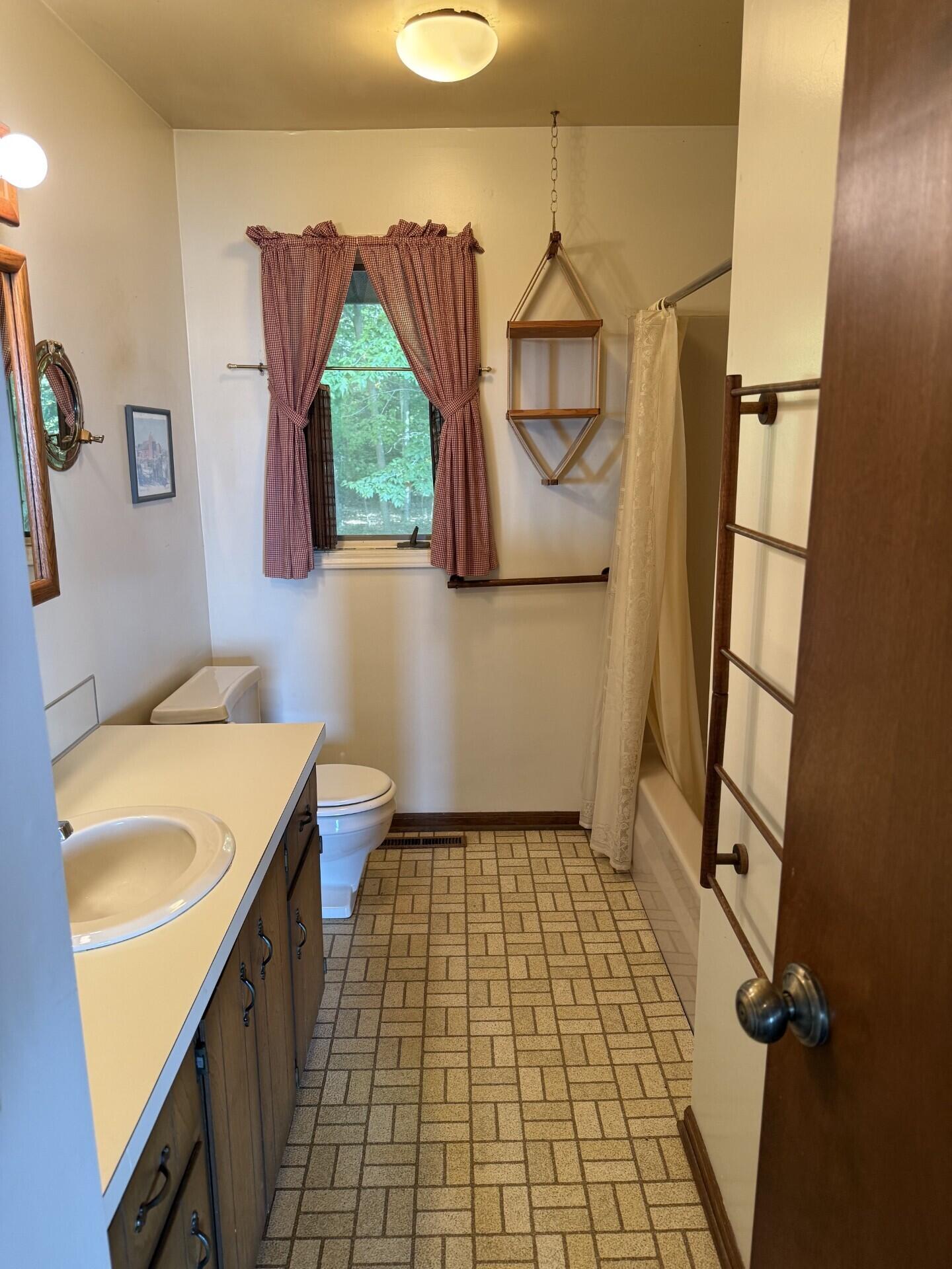 847 N Scenic Drive Muskegon MI 49445