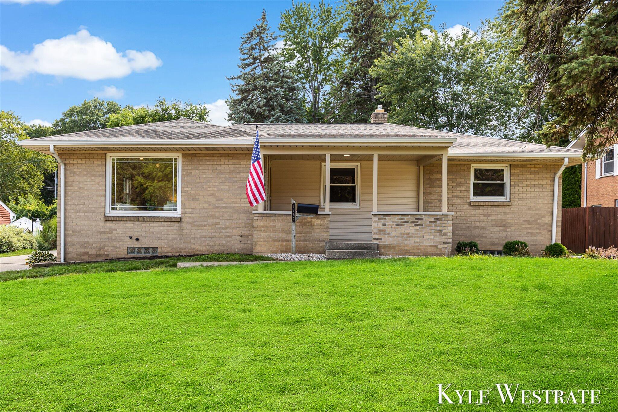 1752 Lake Michigan Drive NW Grand Rapids MI 49504