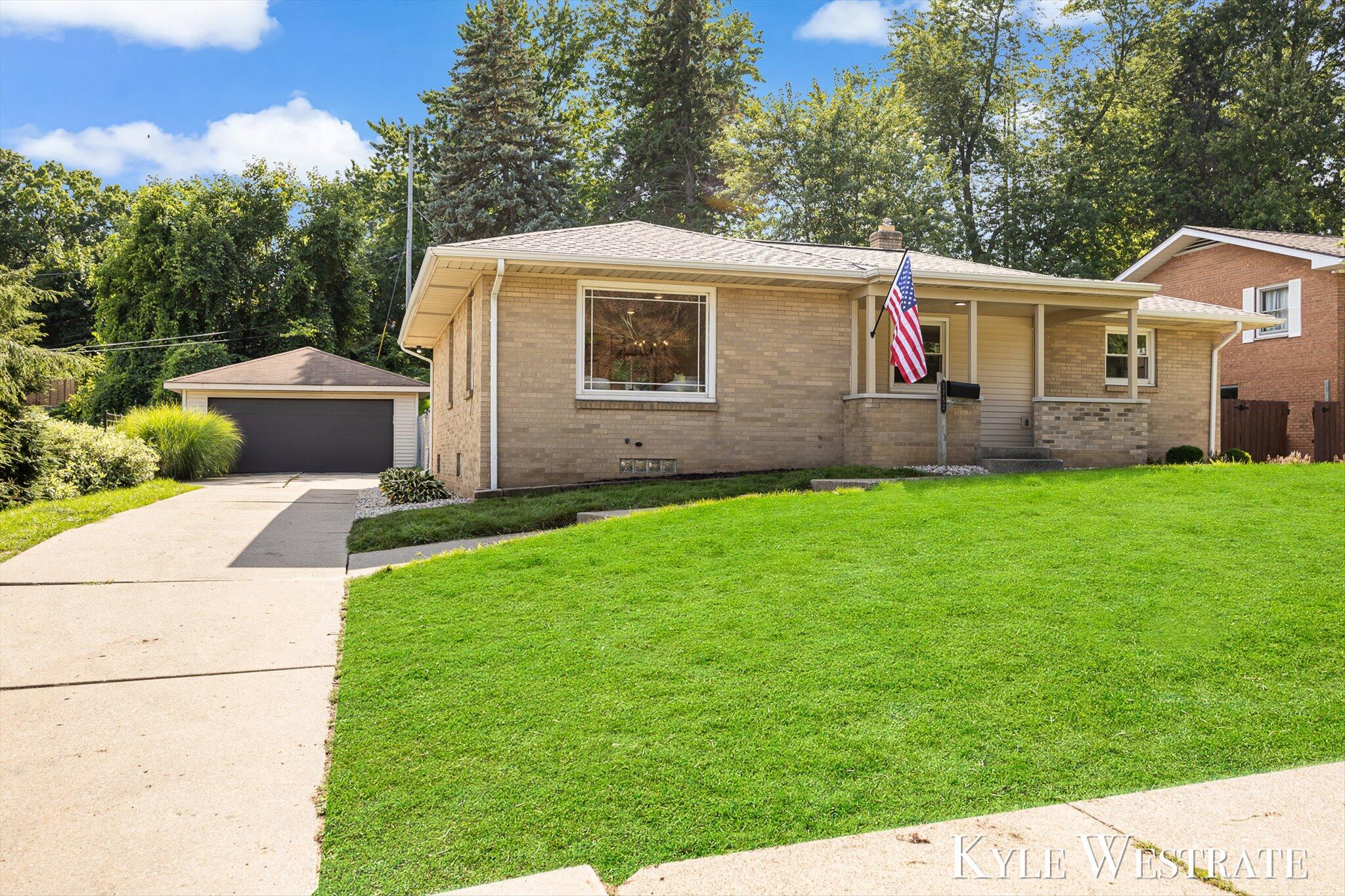 1752 Lake Michigan Drive NW Grand Rapids MI 49504