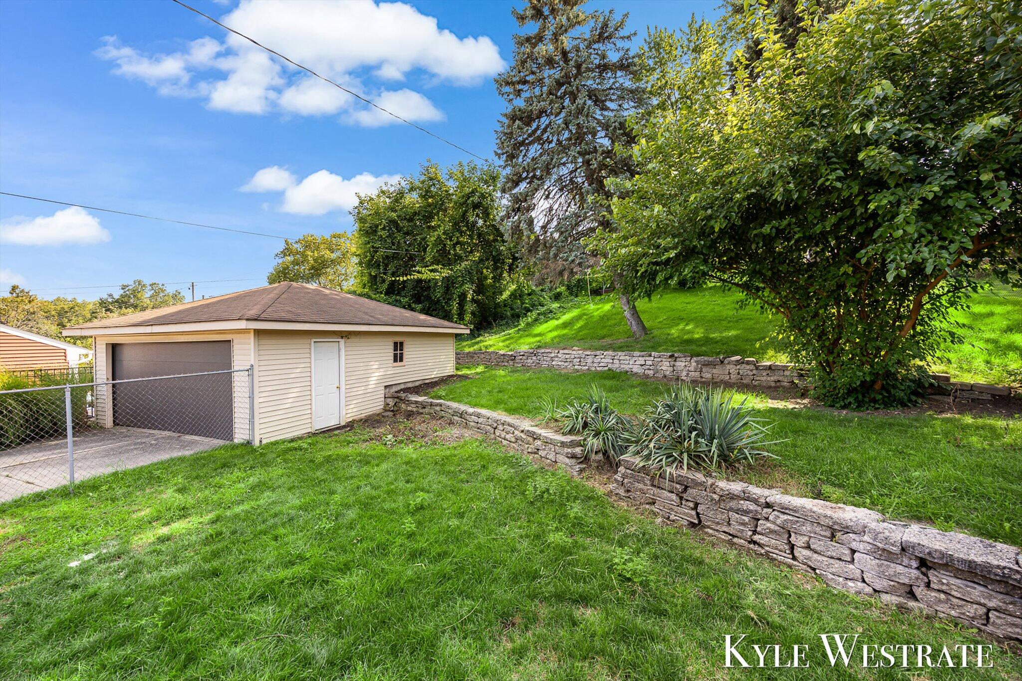 1752 Lake Michigan Drive NW Grand Rapids MI 49504
