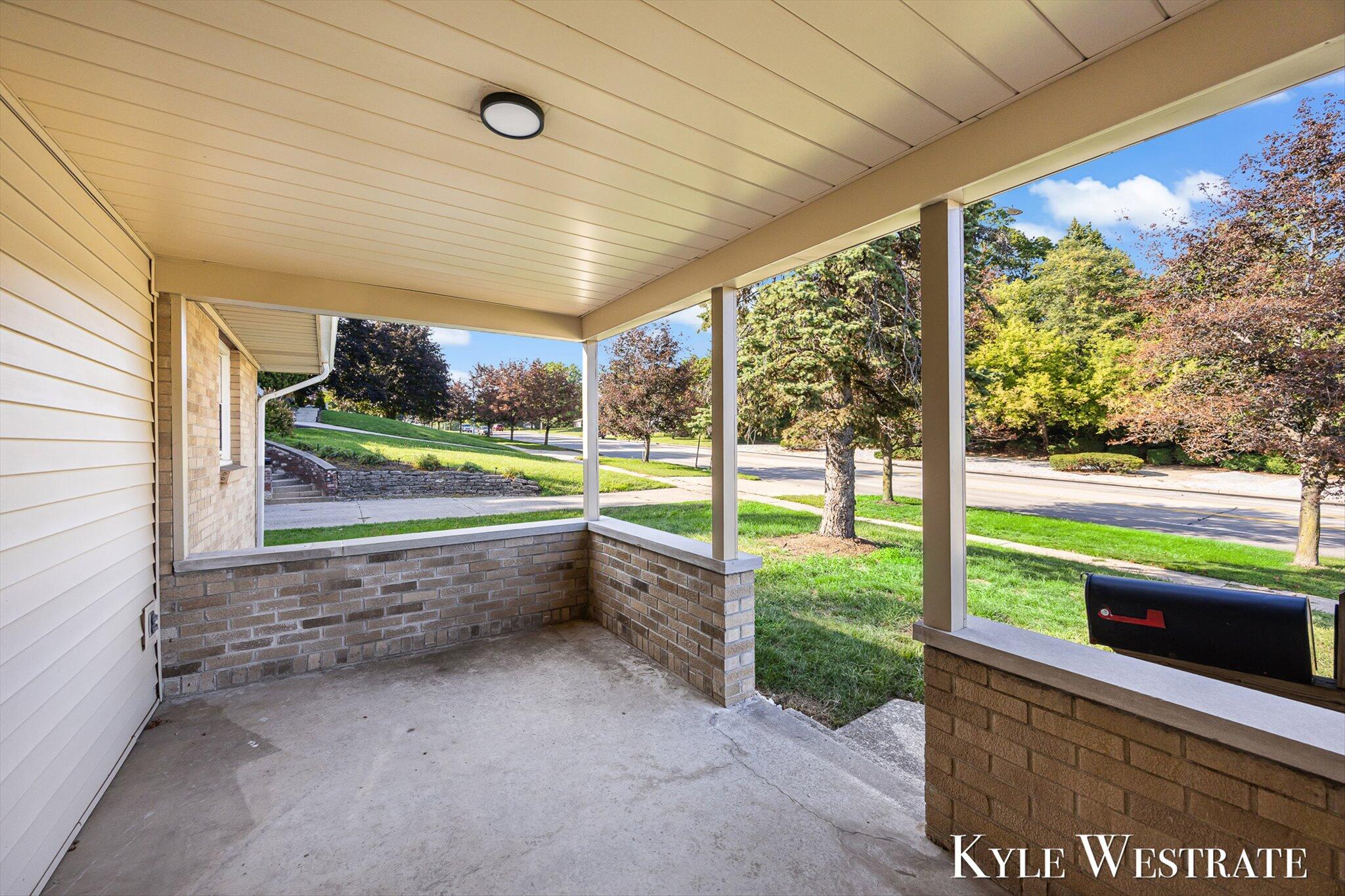 1752 Lake Michigan Drive NW Grand Rapids MI 49504