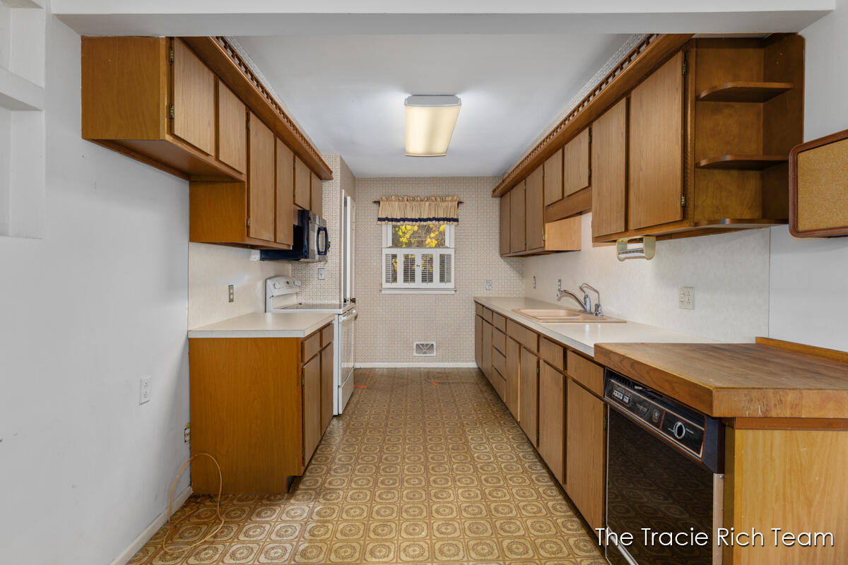 2715 E Beltline Avenue NE Grand Rapids MI 49525
