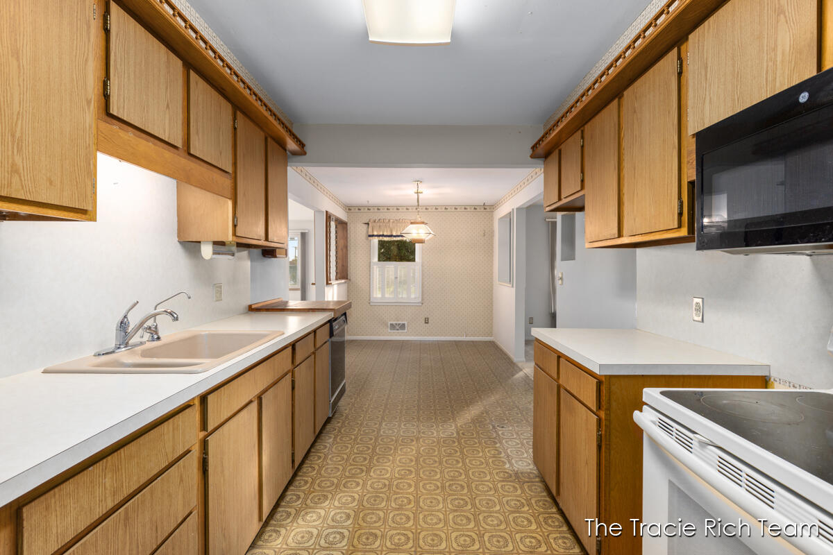 2715 E Beltline Avenue NE Grand Rapids MI 49525