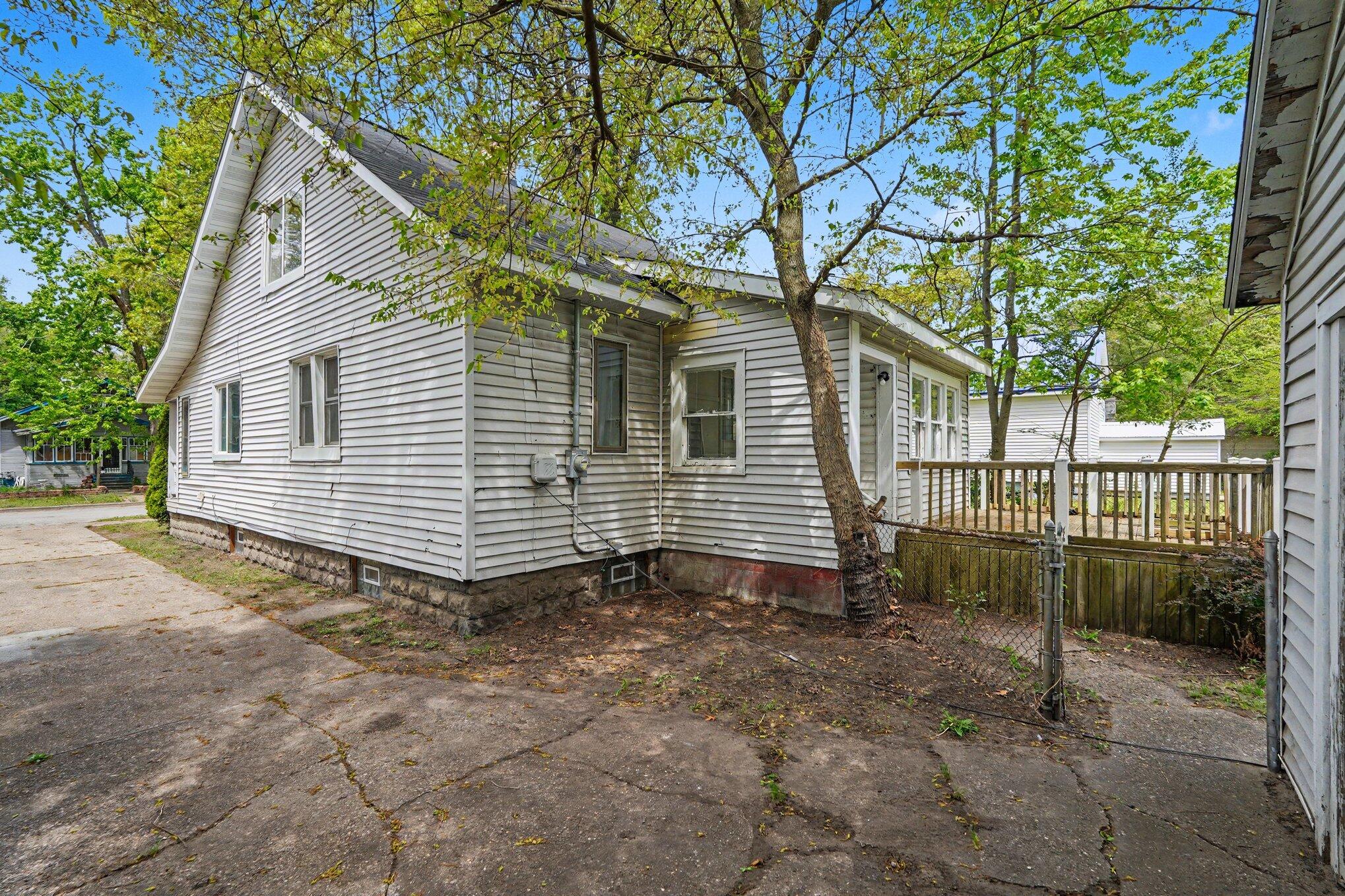 1774 Dyson Street Muskegon MI 49442