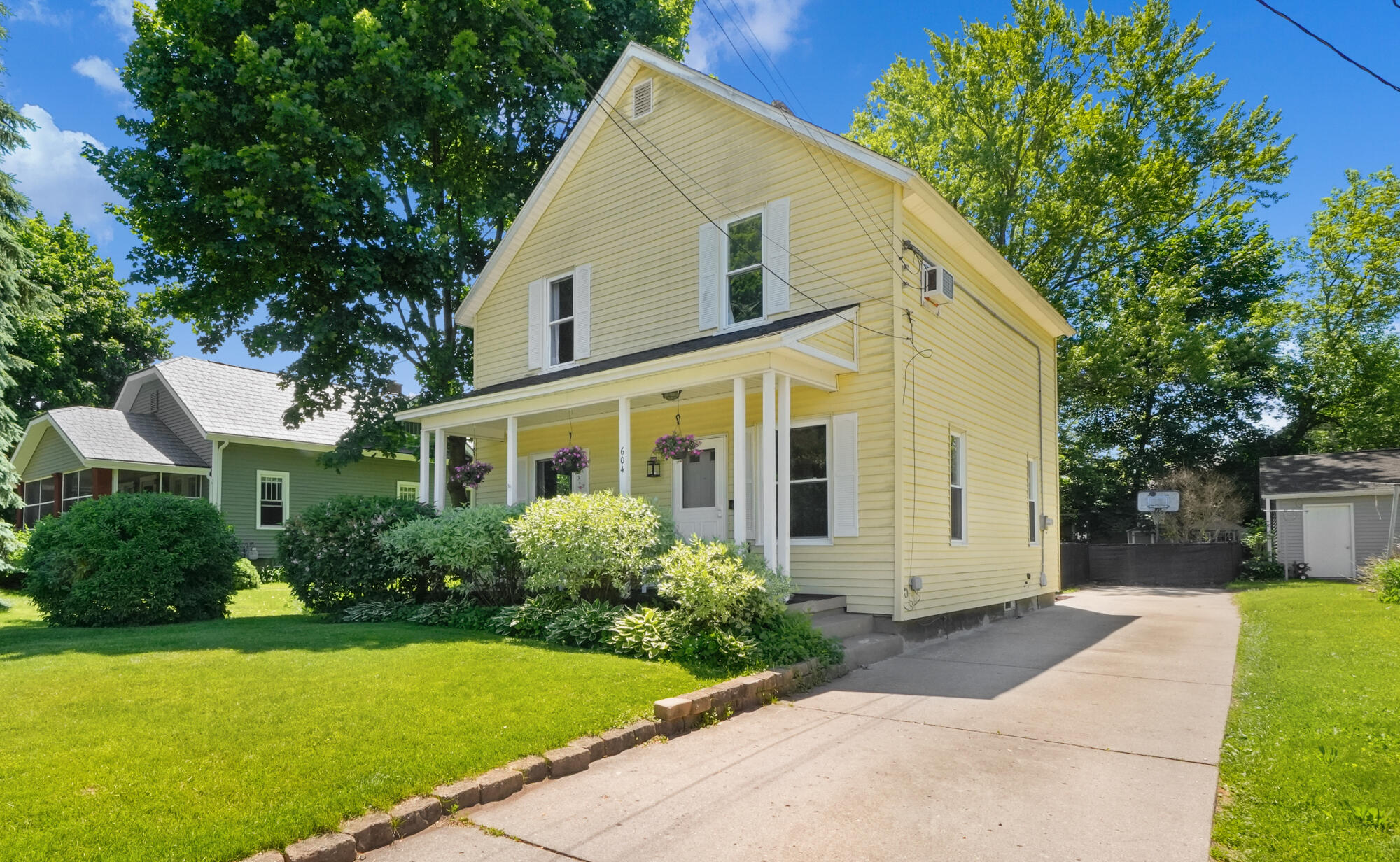 604 Hubbard Street NE Grand Rapids MI 49525