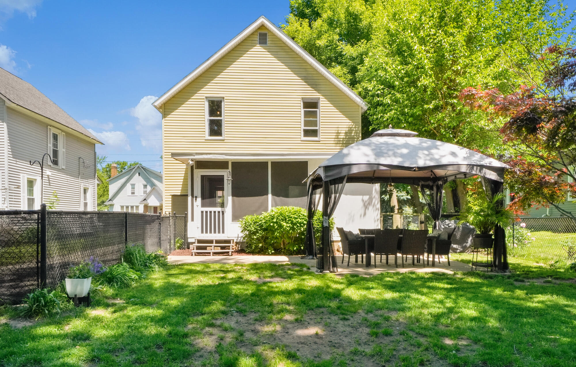 604 Hubbard Street NE Grand Rapids MI 49525