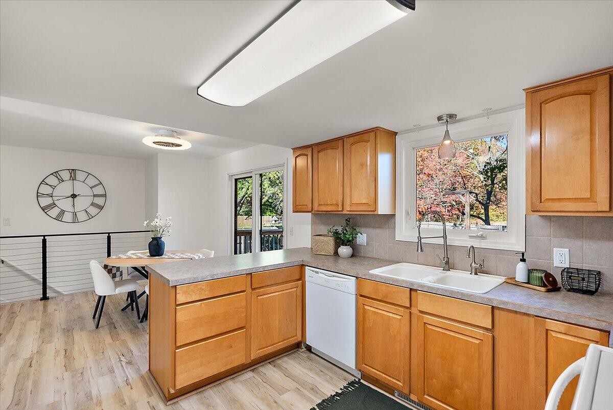 1687 Pinta Drive Holland MI 49424