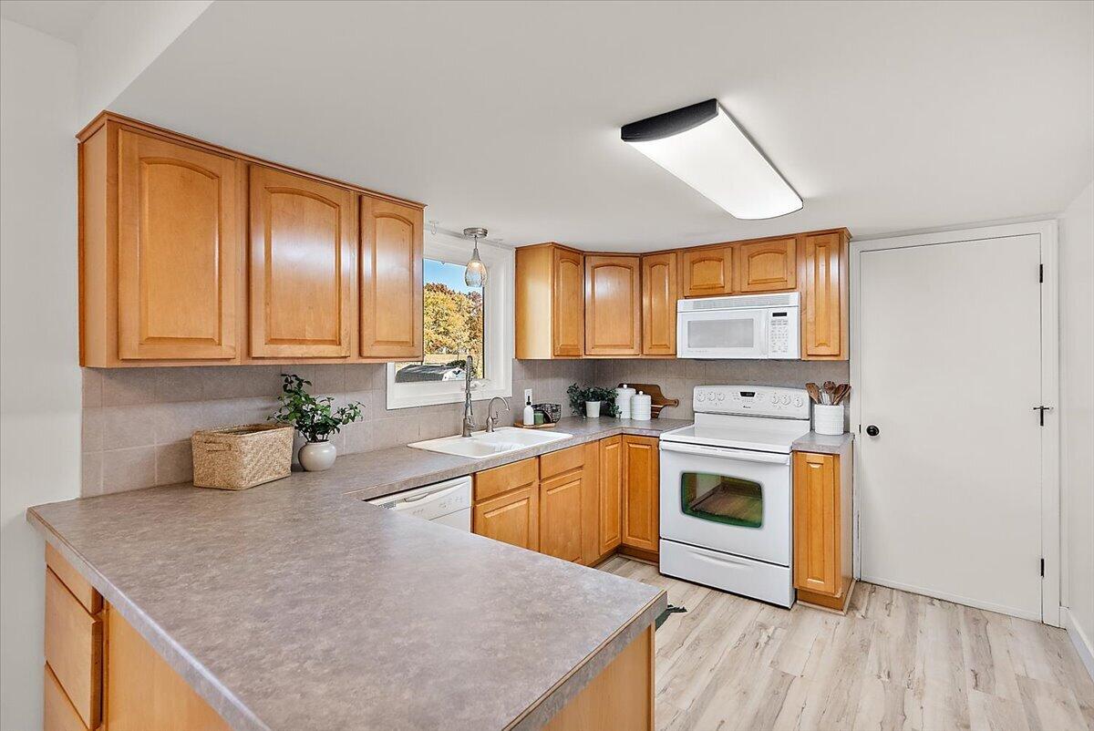 1687 Pinta Drive Holland MI 49424