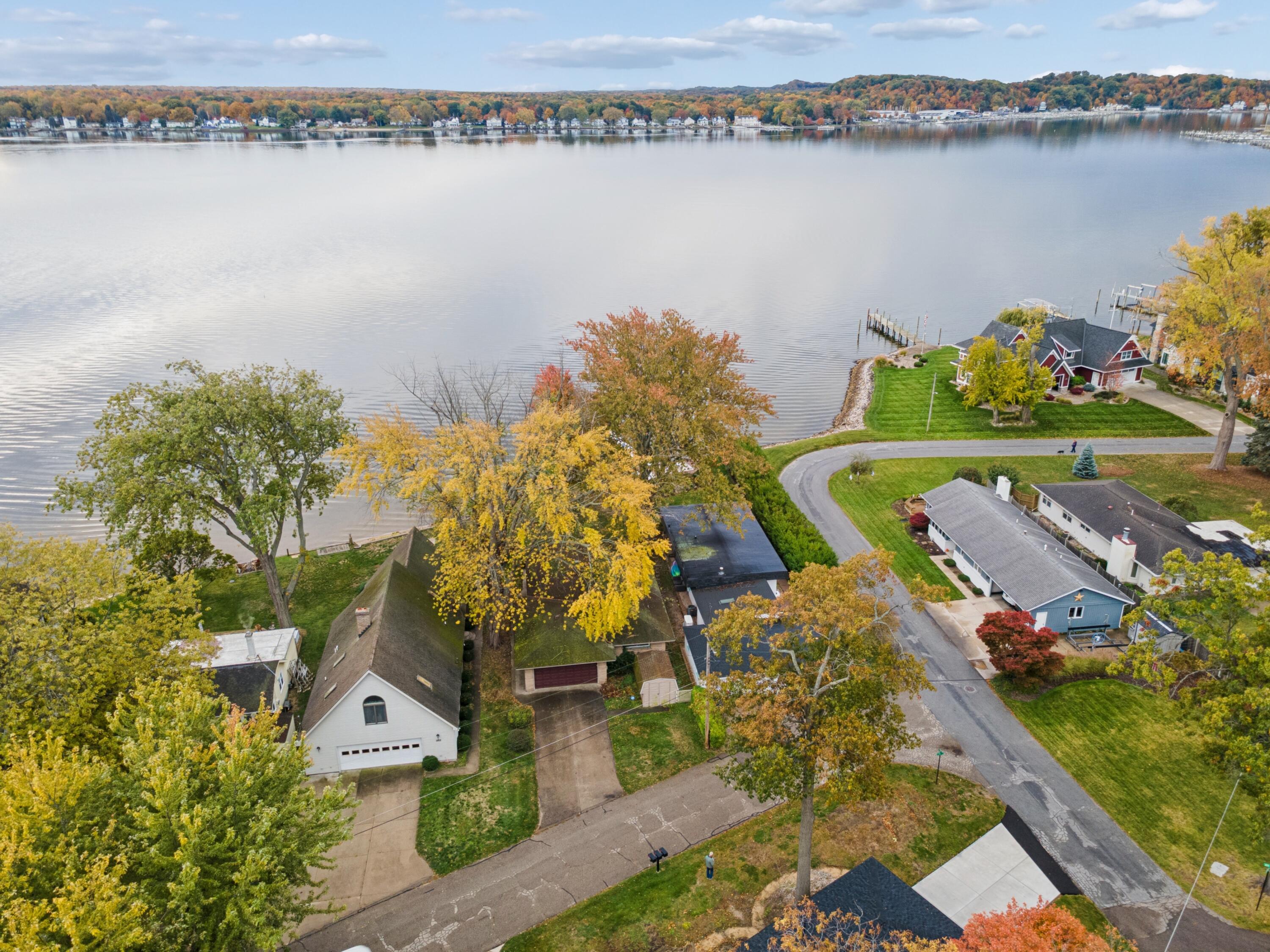 2016 Lake Street Holland MI 49424