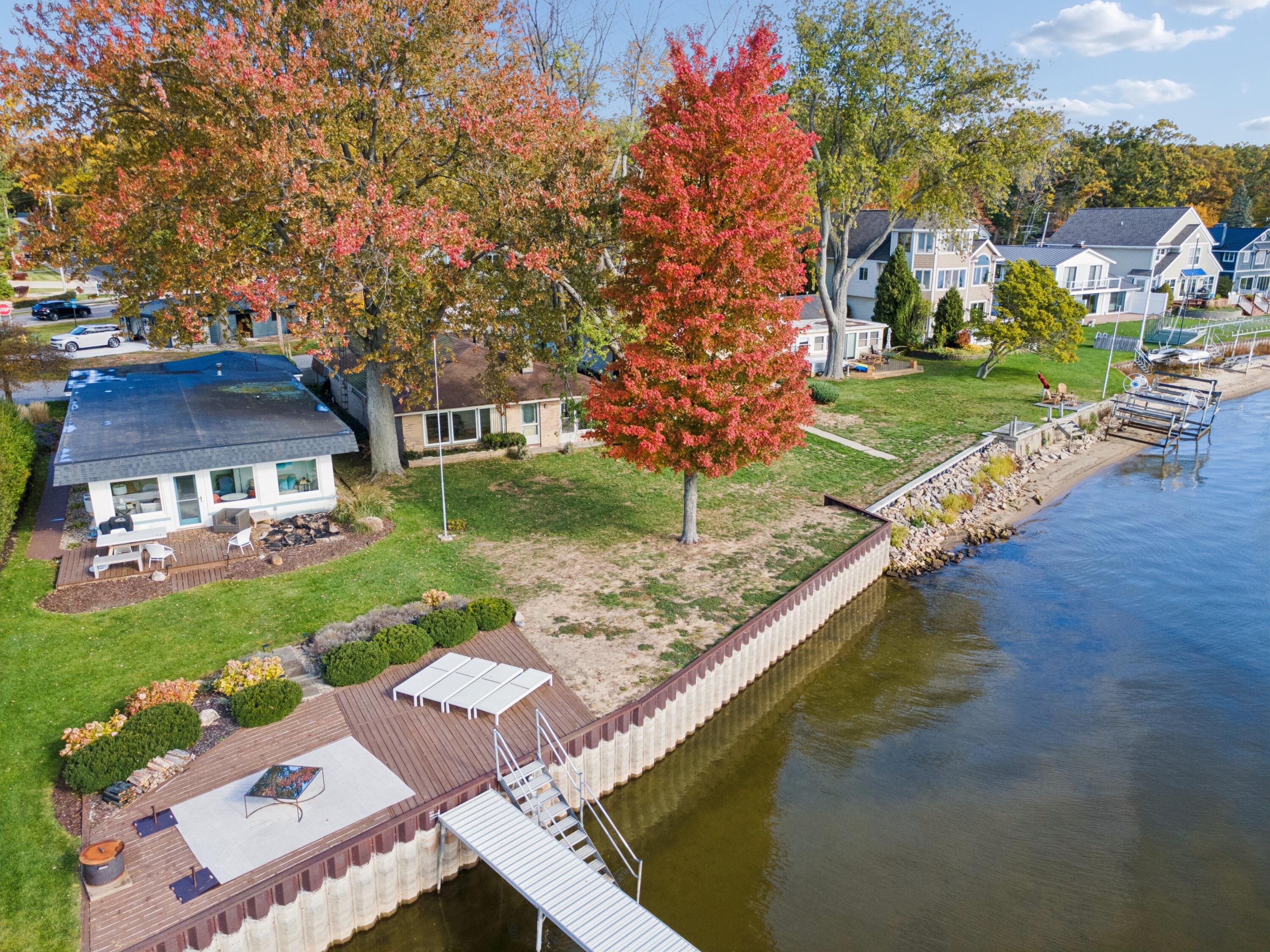 2016 Lake Street Holland MI 49424