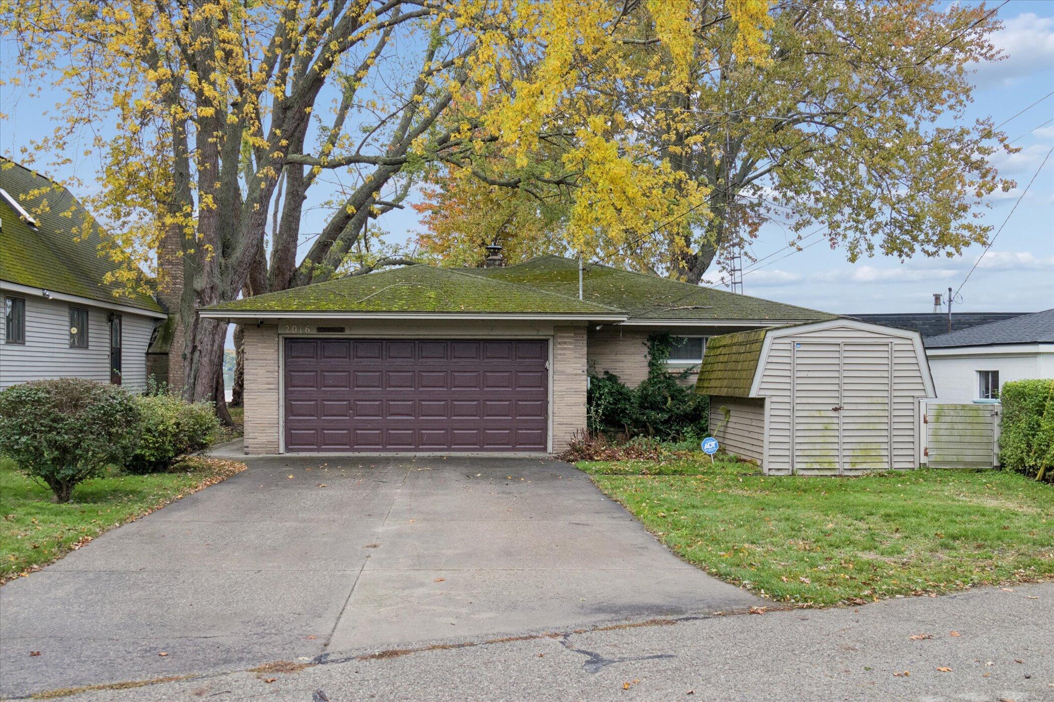 2016 Lake Street Holland MI 49424