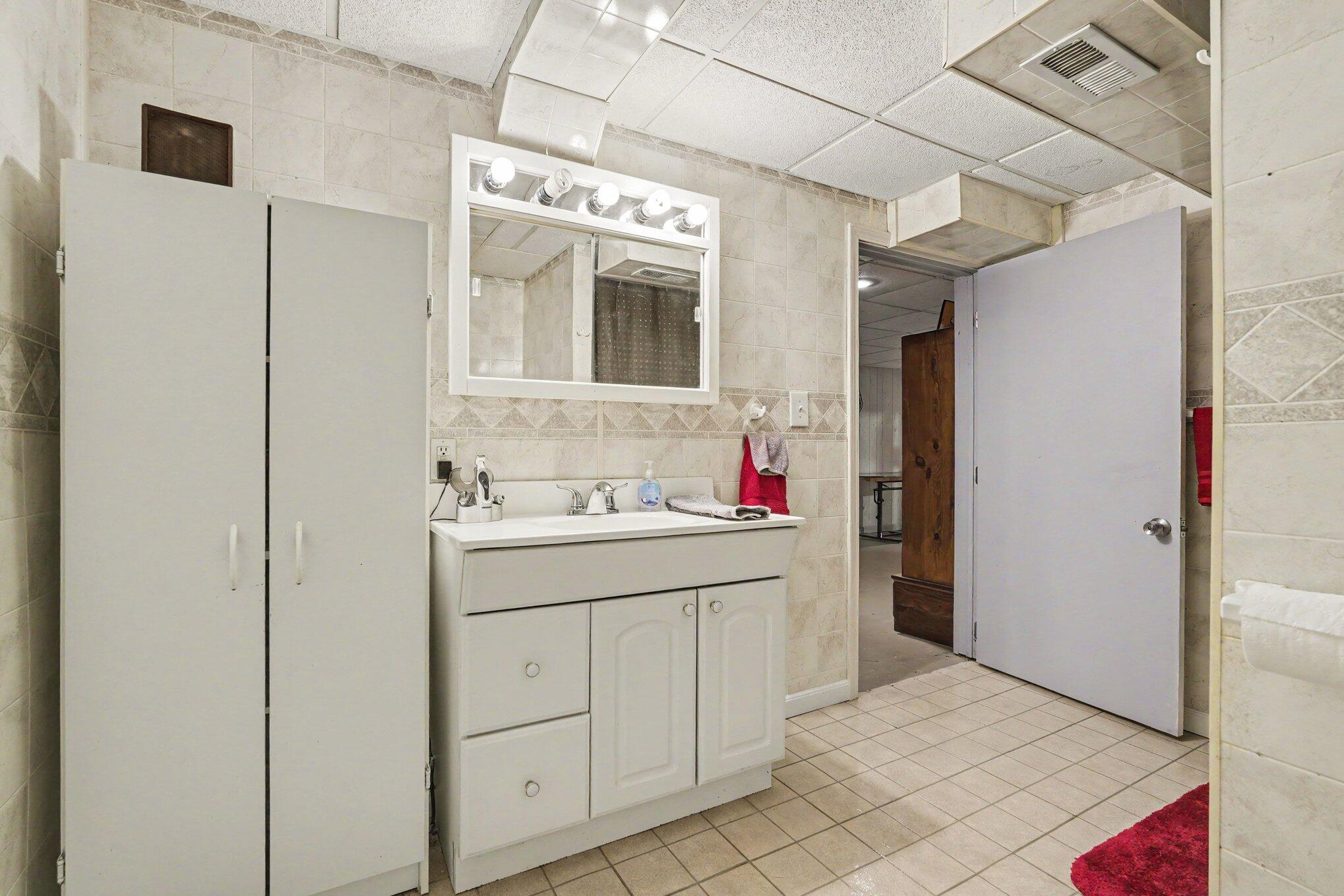 927 Lincoln Street Grand Rapids MI 49534