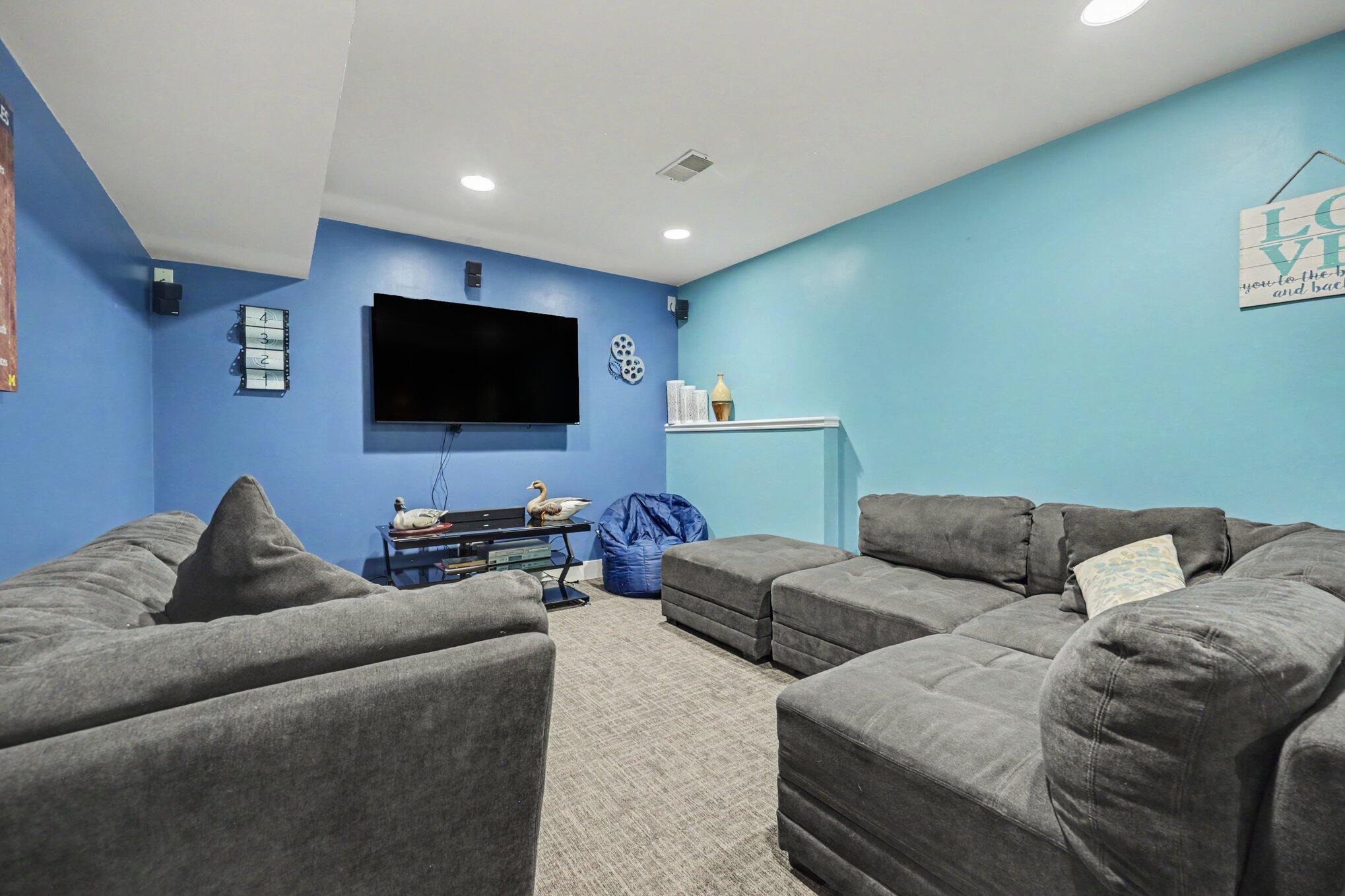 330 Glenwoods Court NE Rockford MI 49341