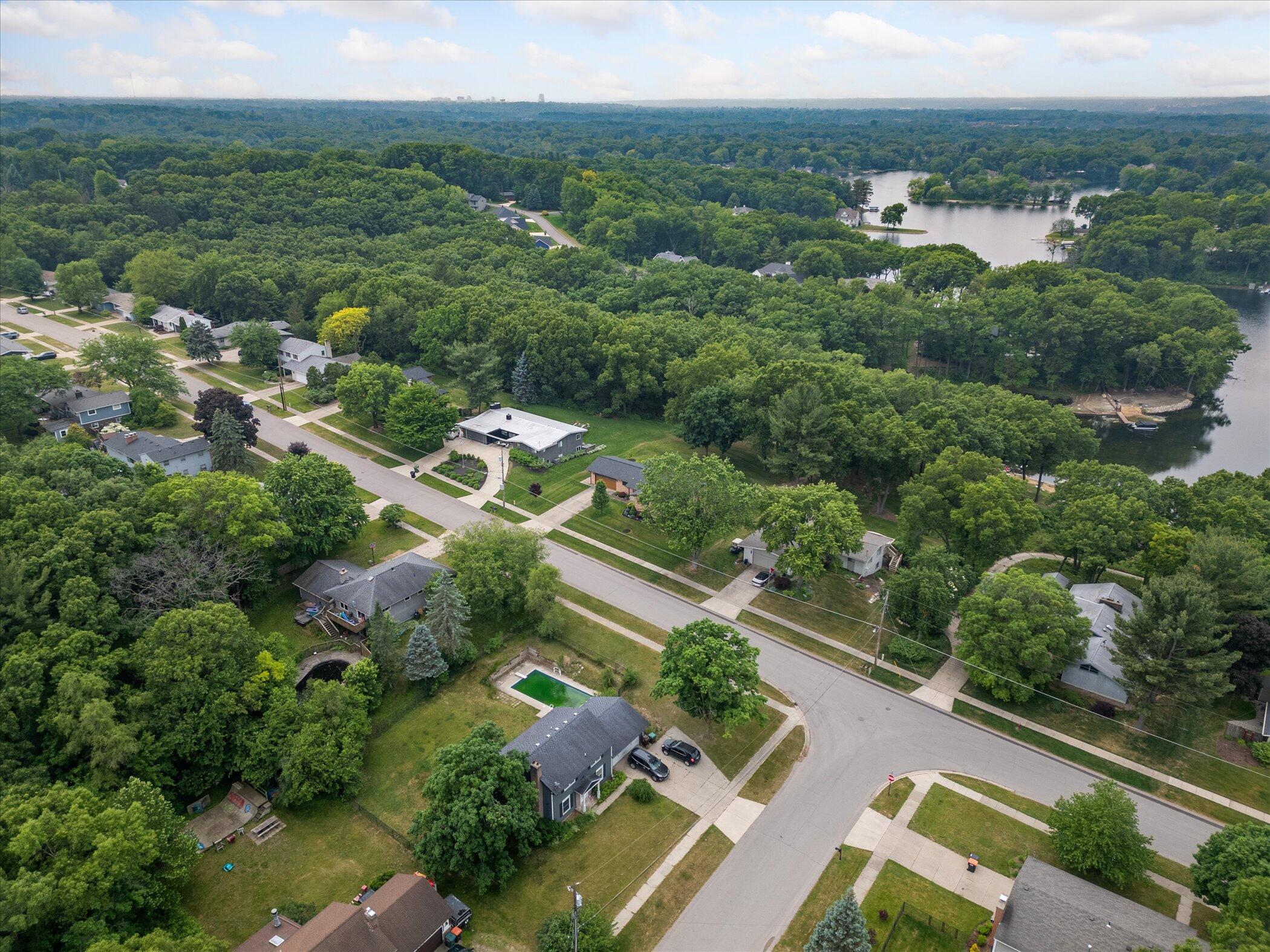 3801 Keeweenaw Drive NE Grand Rapids MI 49525