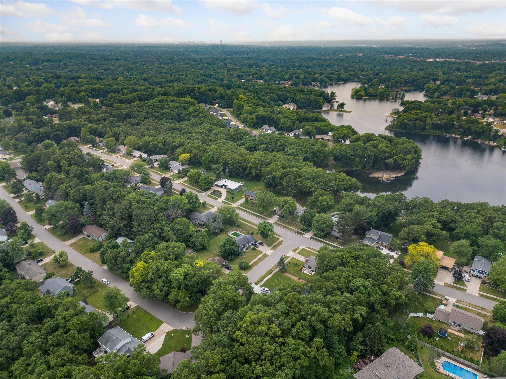 3801 Keeweenaw Drive NE Grand Rapids MI 49525