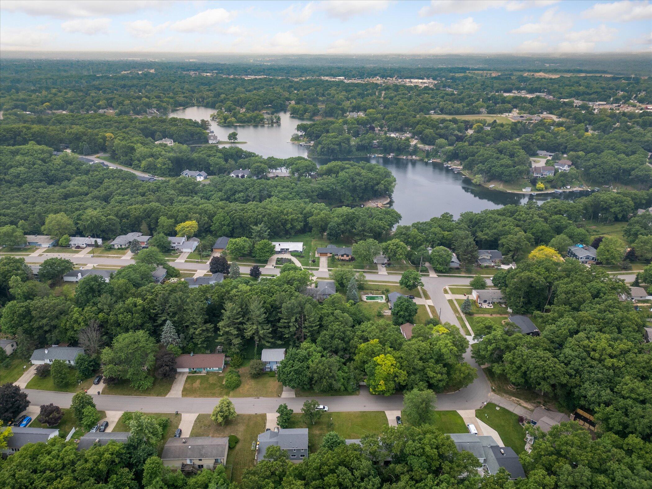 3801 Keeweenaw Drive NE Grand Rapids MI 49525