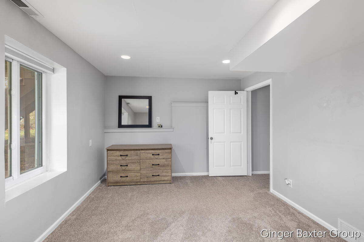 4372 Hunsberger Avenue NE Grand Rapids MI 49525