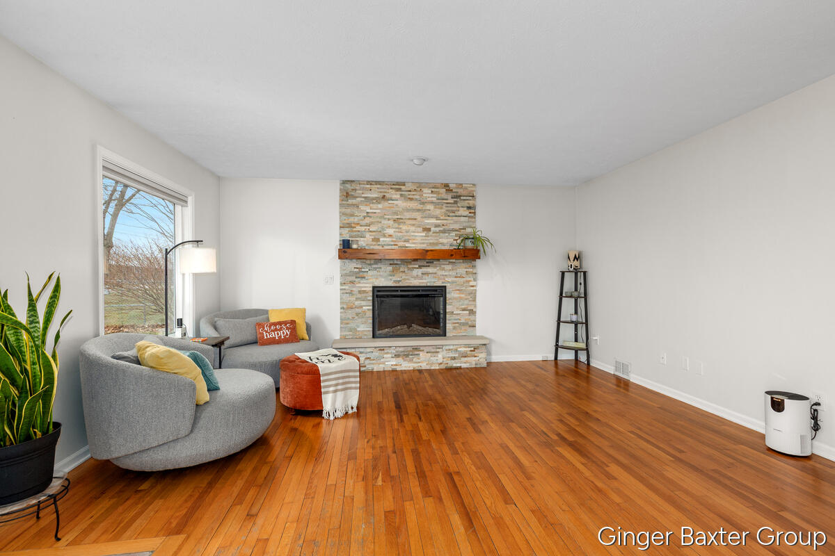 4372 Hunsberger Avenue NE Grand Rapids MI 49525
