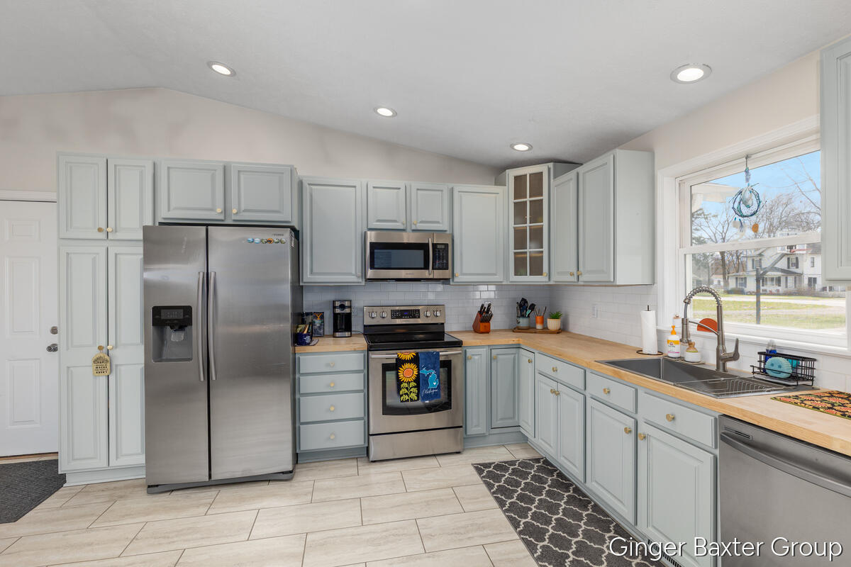 4372 Hunsberger Avenue NE Grand Rapids MI 49525
