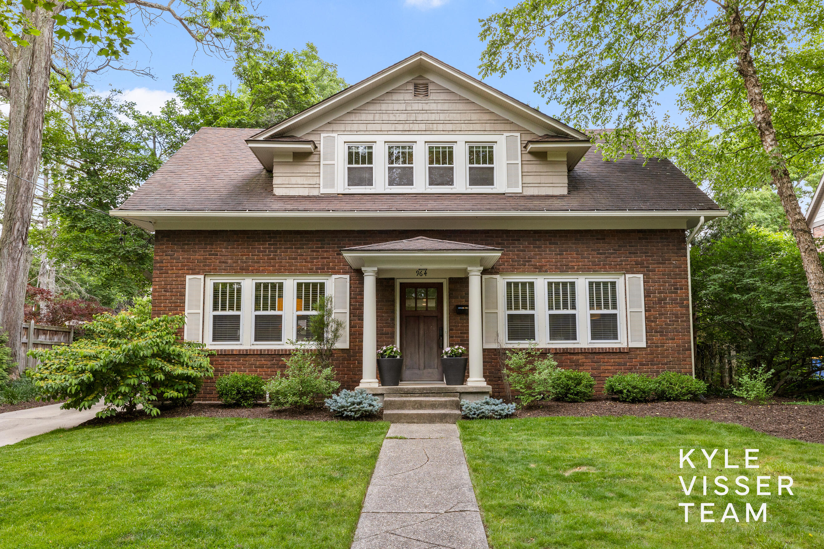 964 Pinecrest Avenue SE East Grand Rapids MI 49506