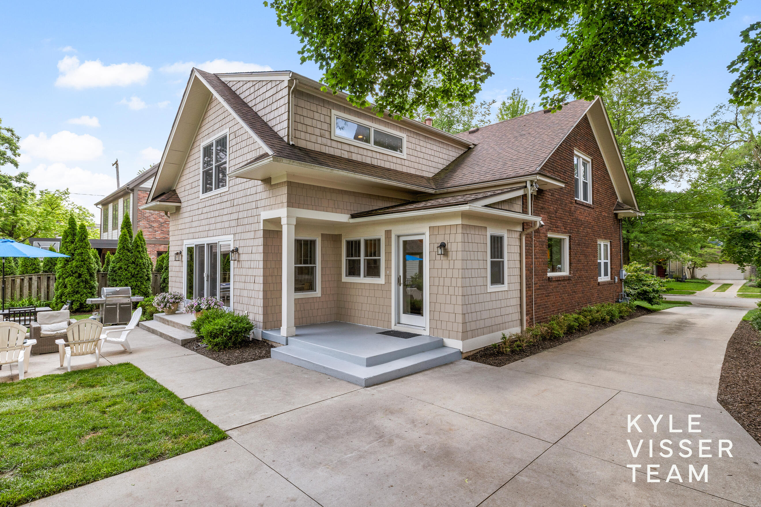 964 Pinecrest Avenue SE East Grand Rapids MI 49506