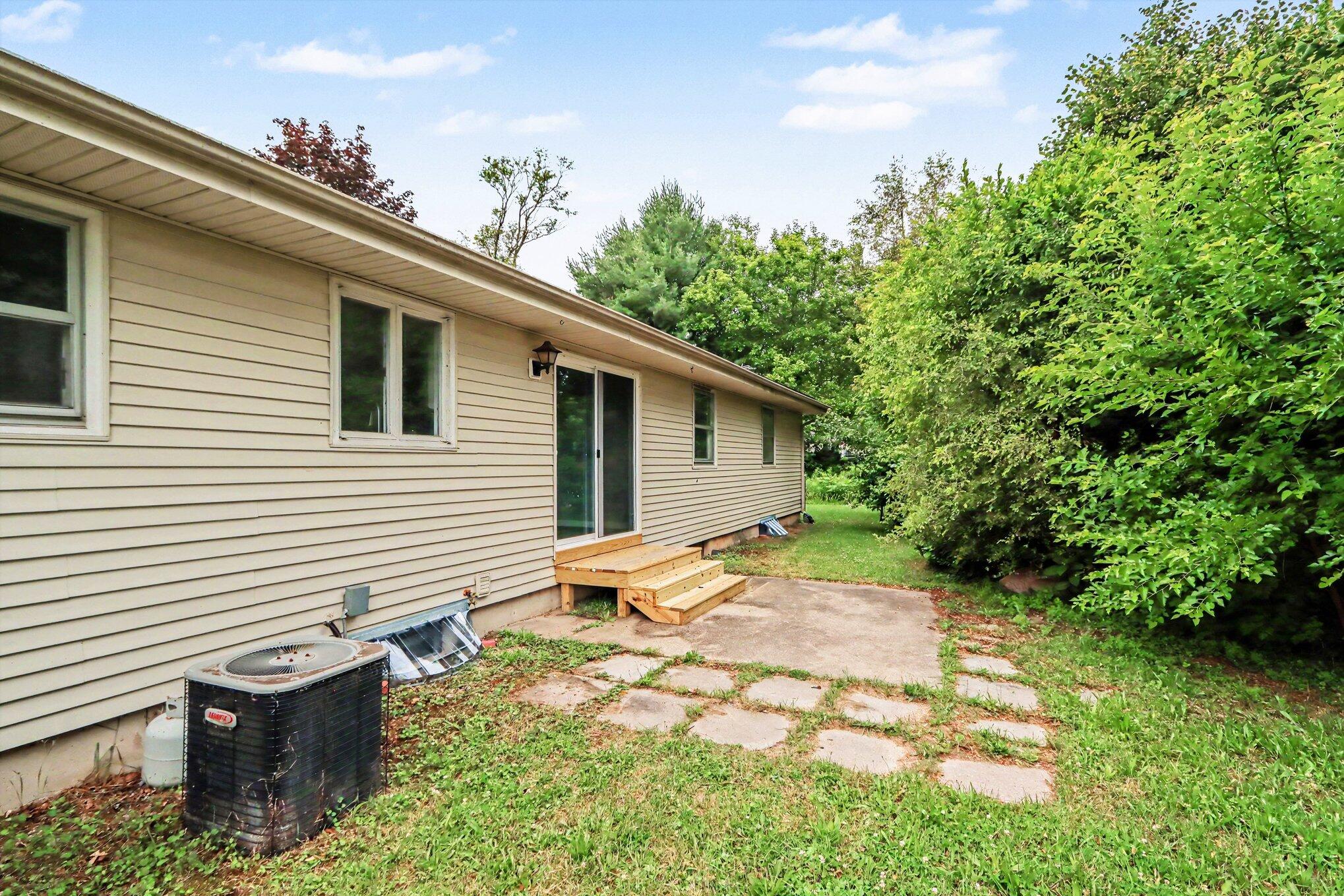 6083 Woodlea Drive Kalamazoo MI 49048