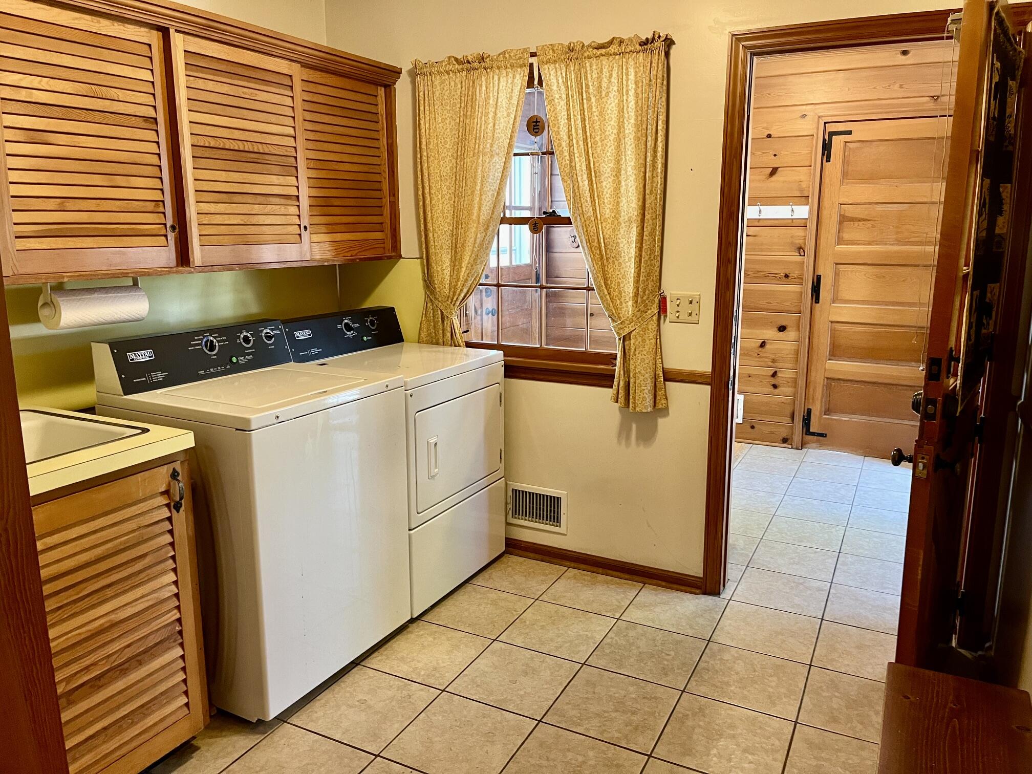 1892 Crestwood Lane Muskegon MI 49441