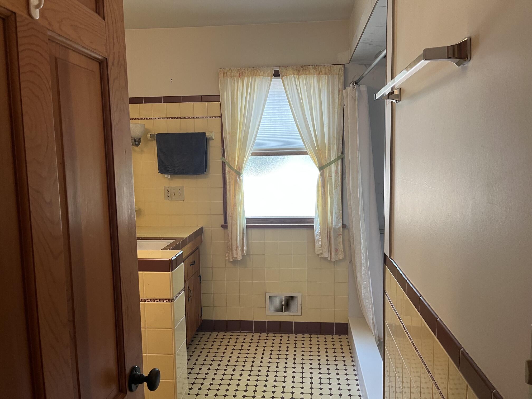 1892 Crestwood Lane Muskegon MI 49441