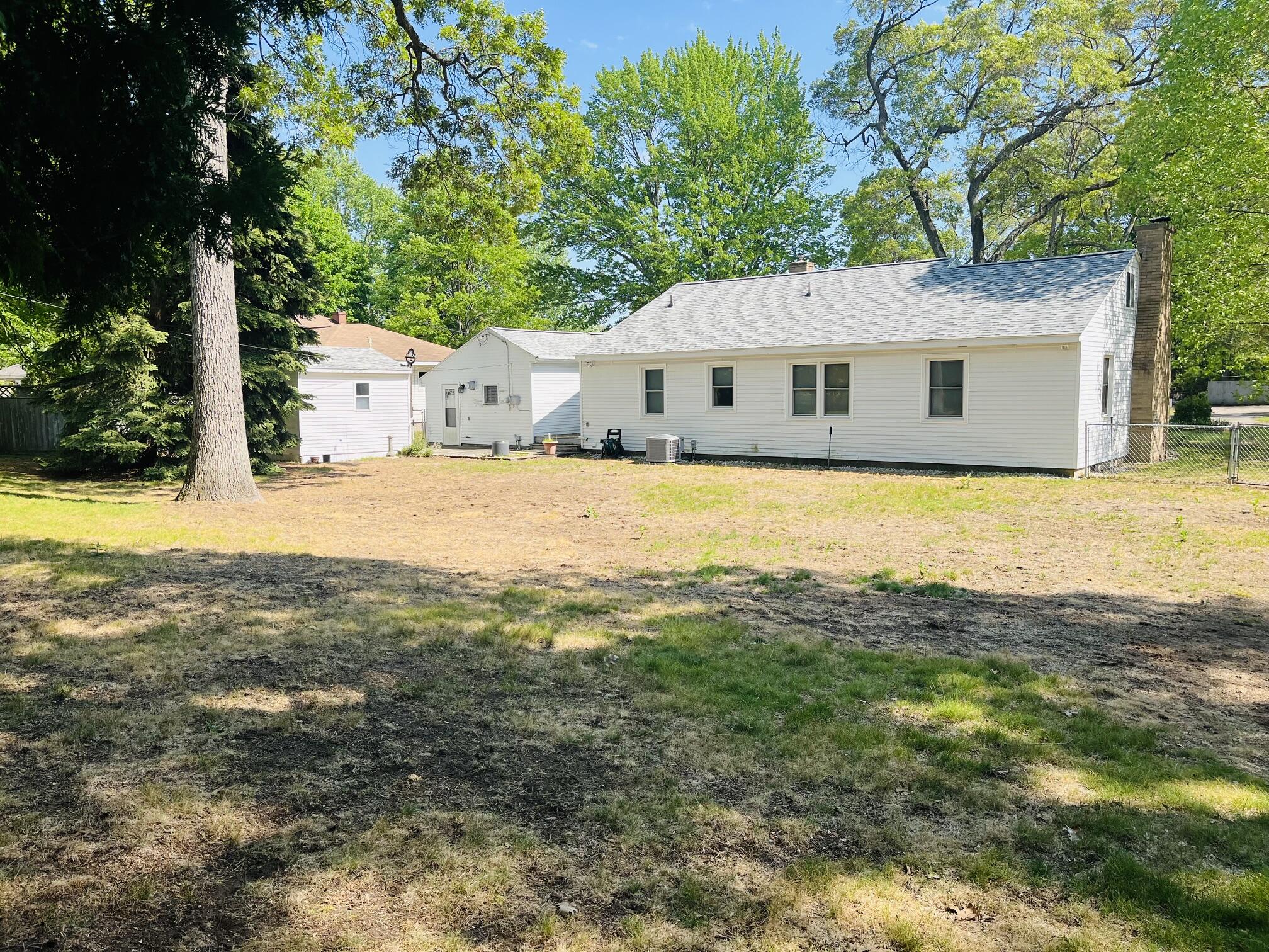 1892 Crestwood Lane Muskegon MI 49441