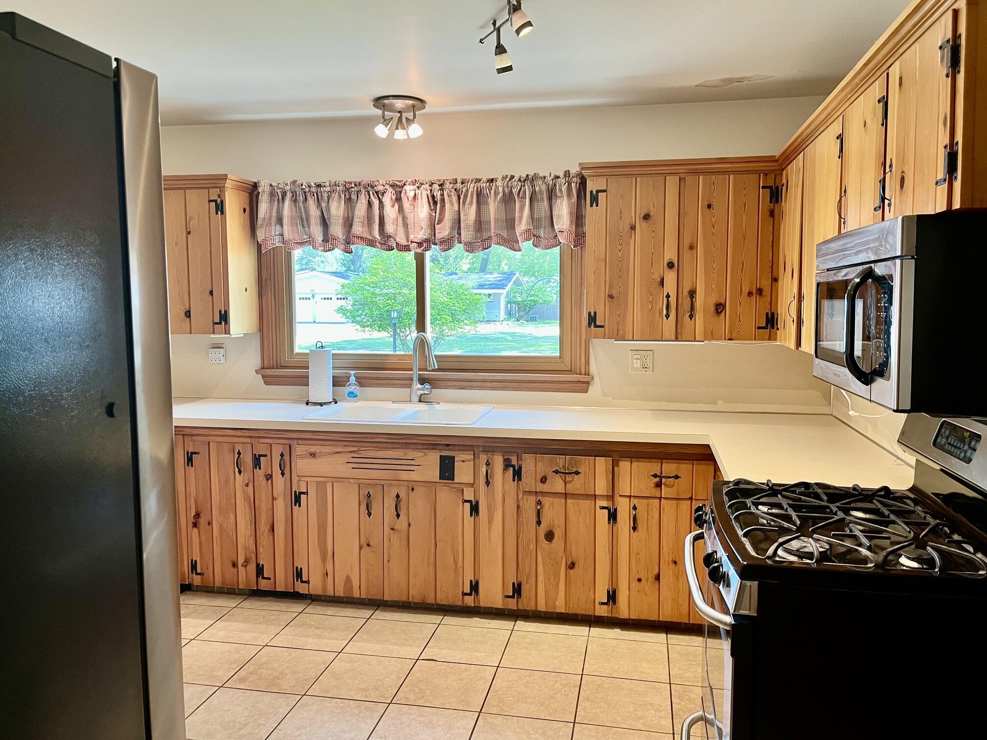 1892 Crestwood Lane Muskegon MI 49441