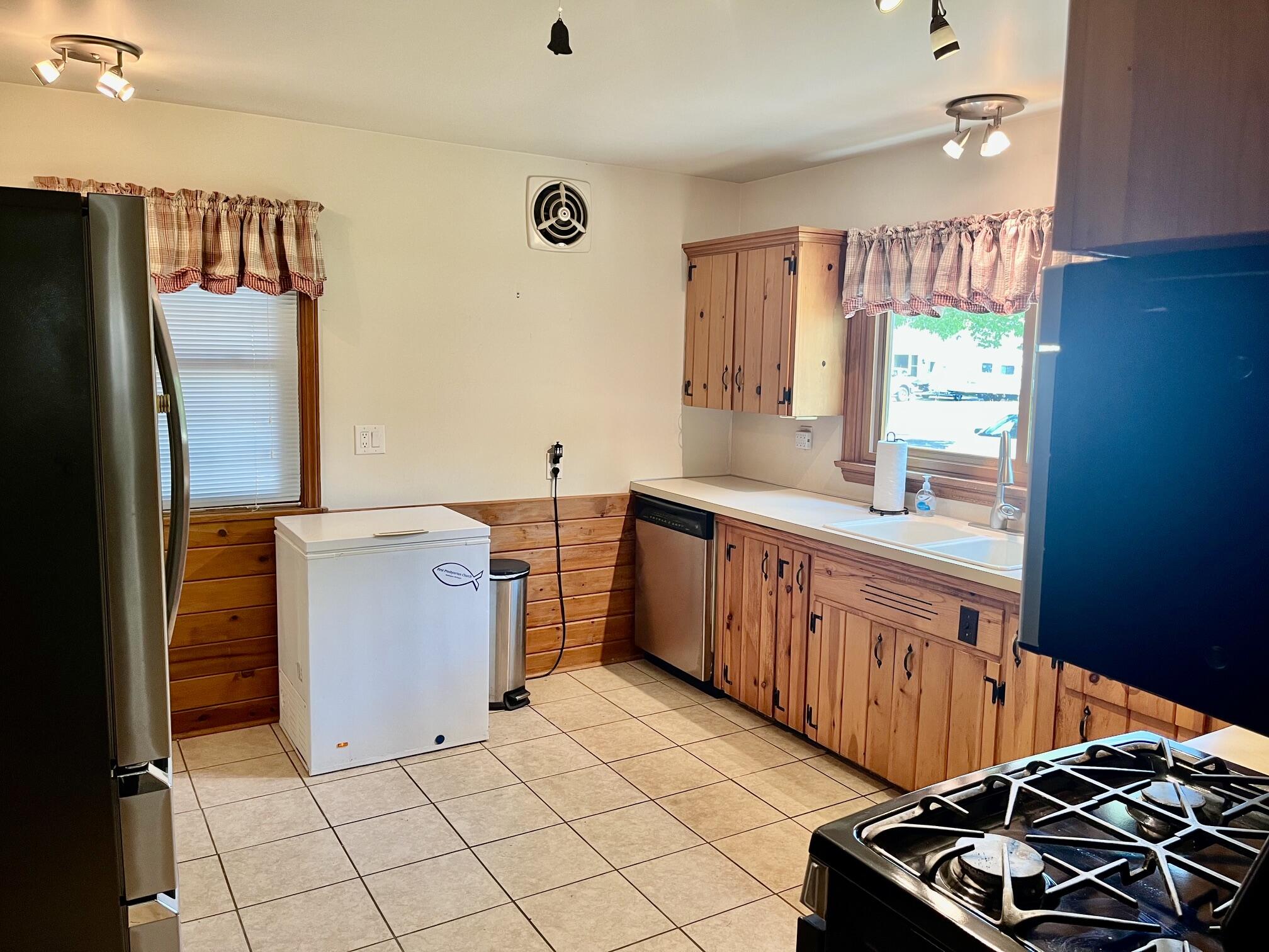 1892 Crestwood Lane Muskegon MI 49441