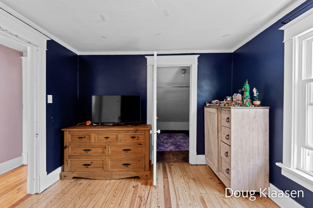 67 W 18th Street Holland MI 49423