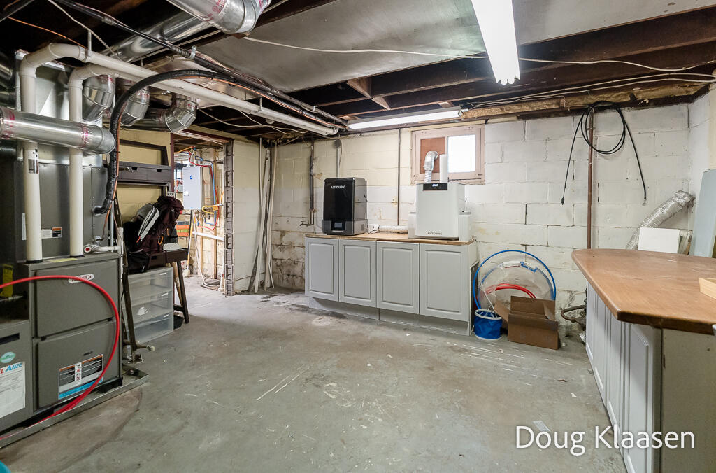 67 W 18th Street Holland MI 49423