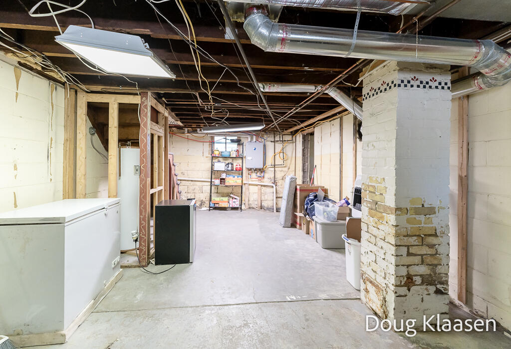 67 W 18th Street Holland MI 49423