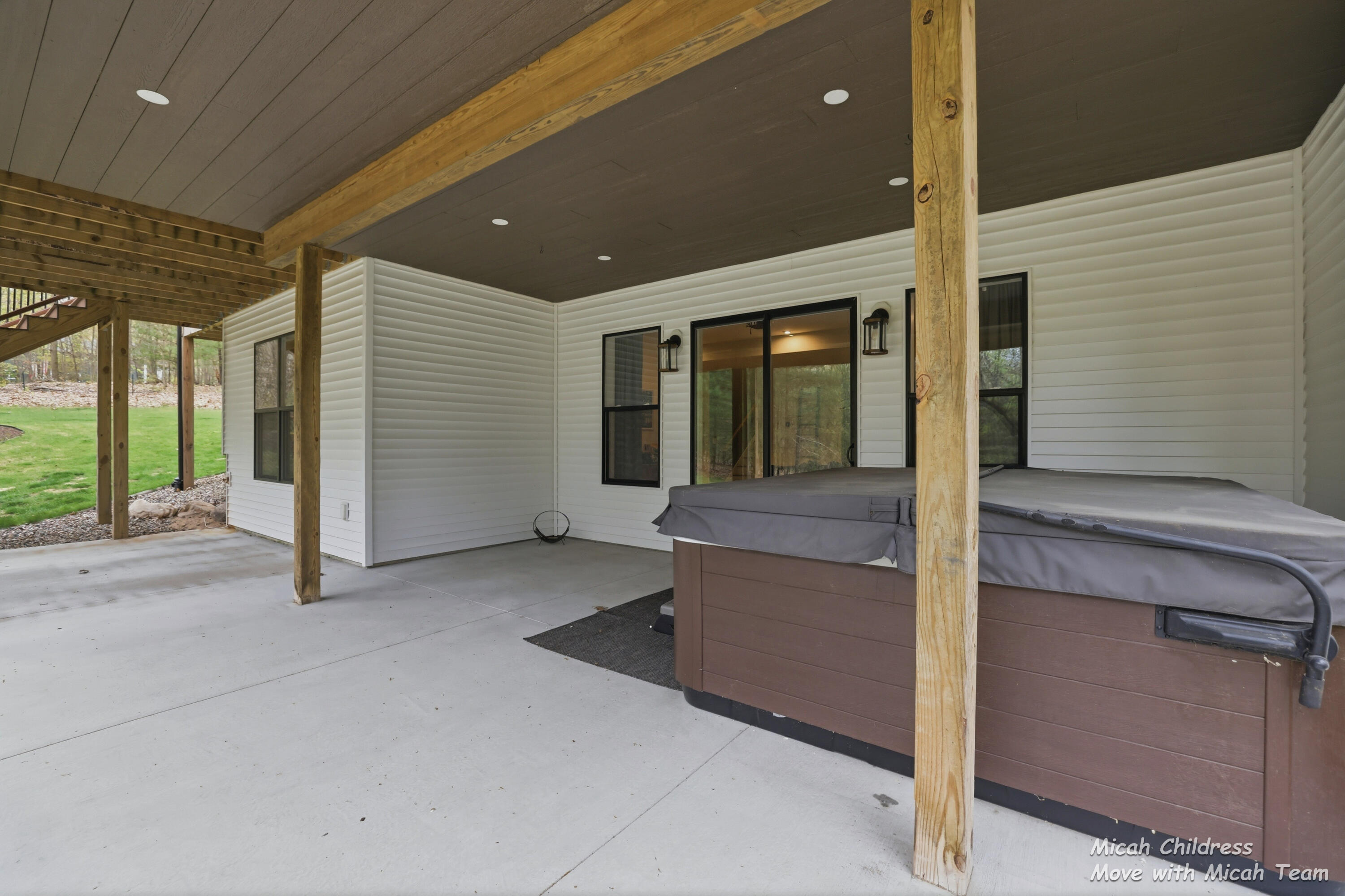8266 Squires Street NE Rockford MI 49341