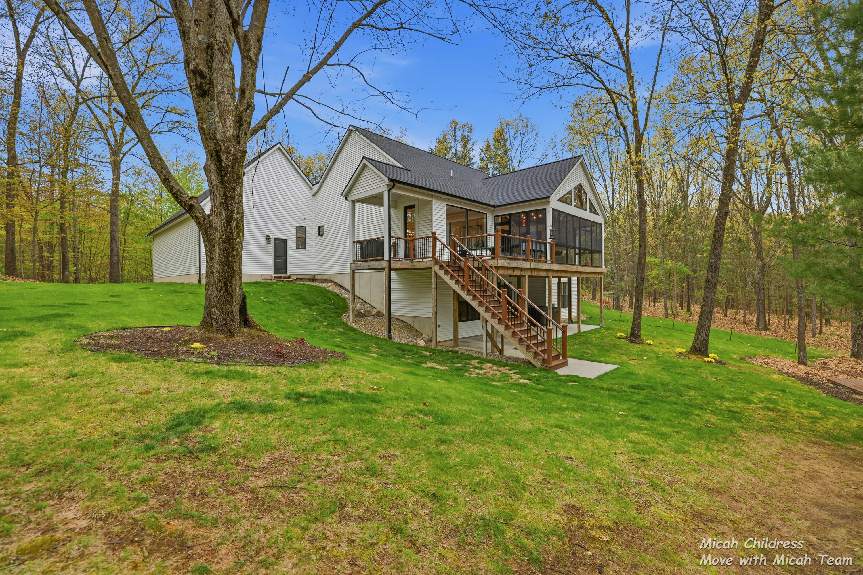 8266 Squires Street NE Rockford MI 49341
