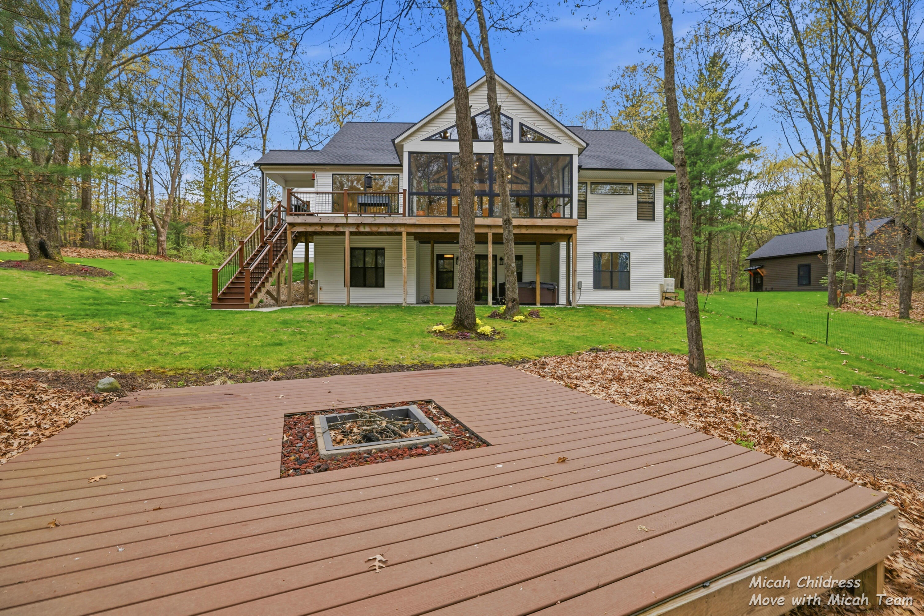 8266 Squires Street NE Rockford MI 49341
