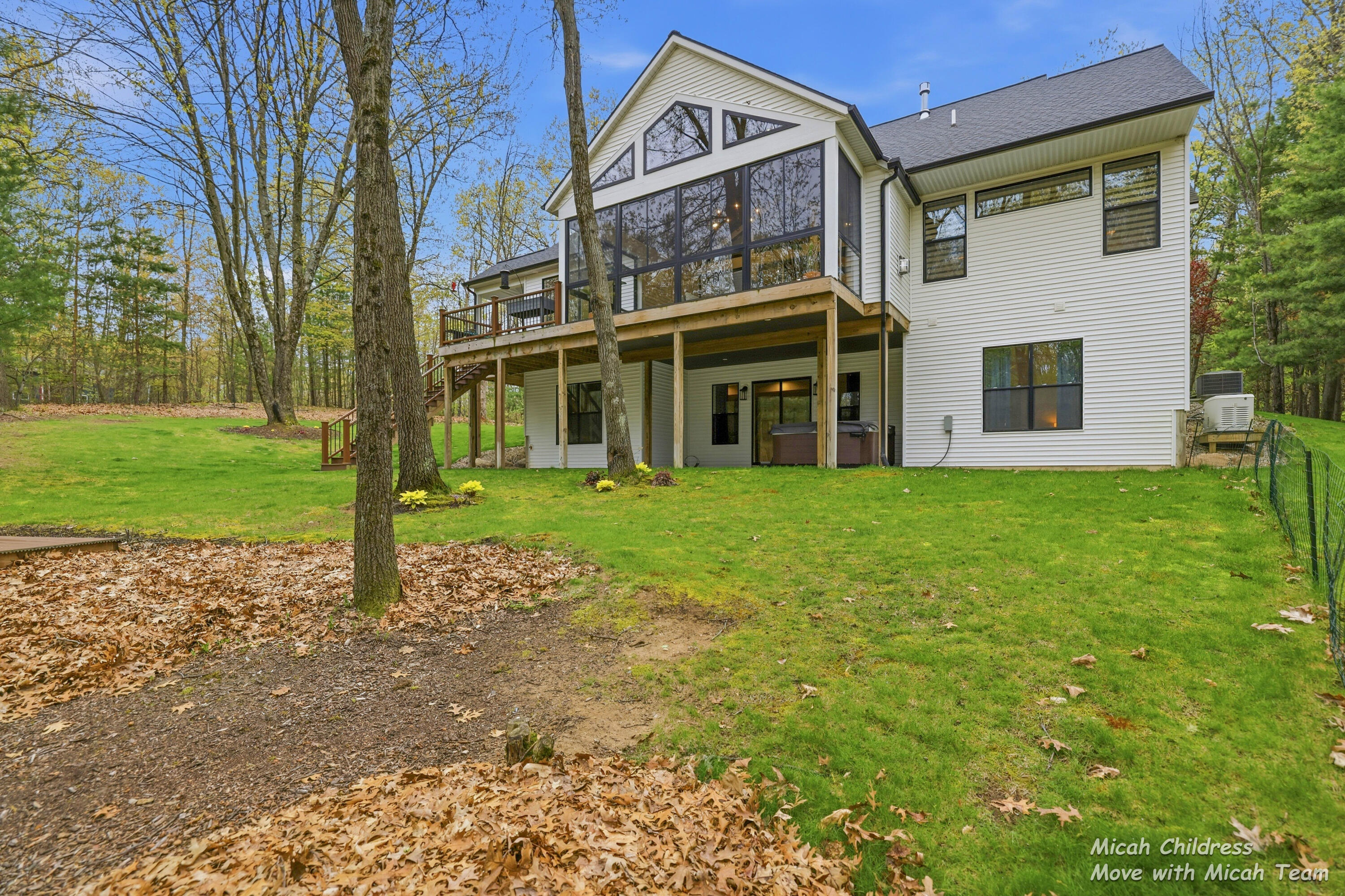 8266 Squires Street NE Rockford MI 49341