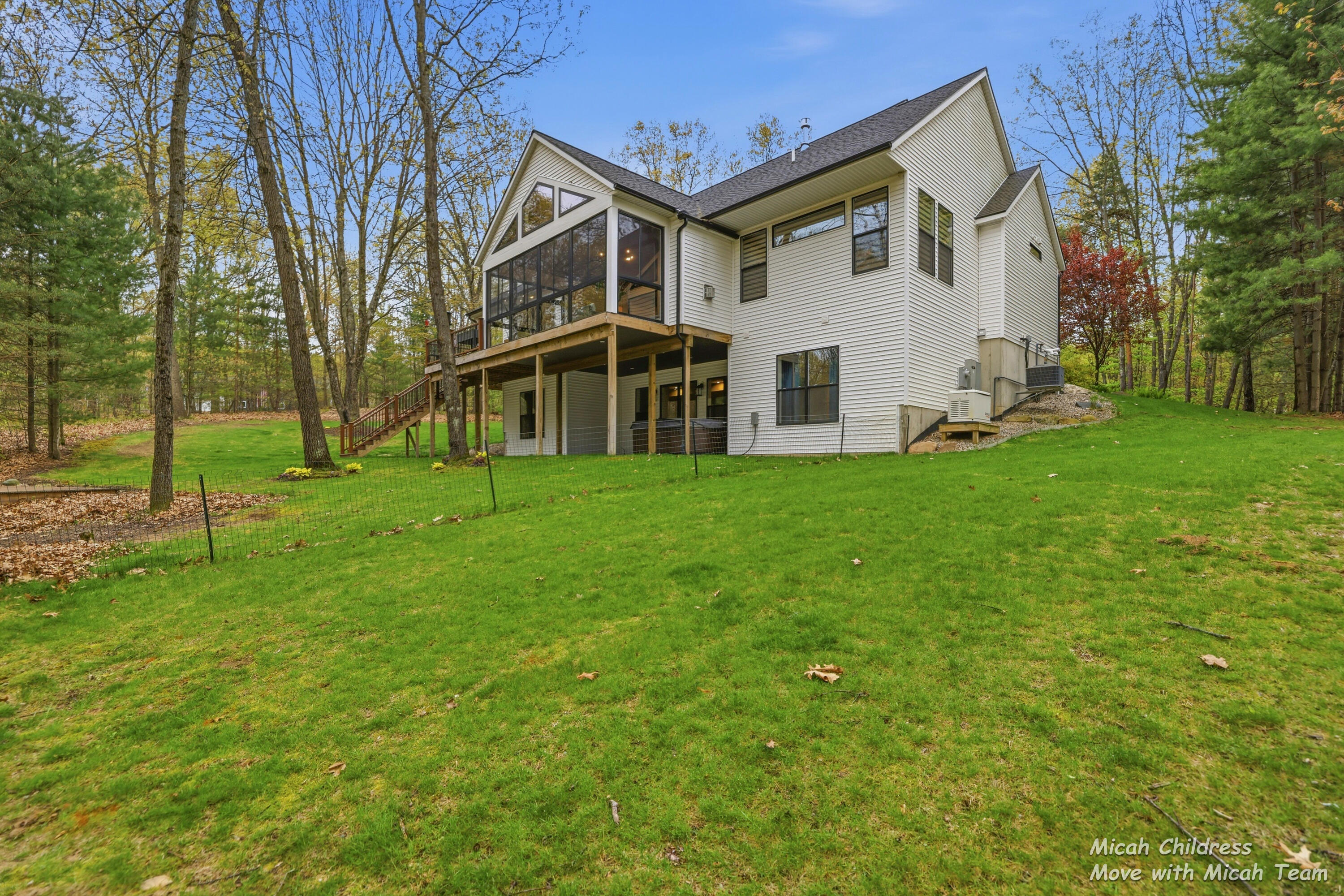 8266 Squires Street NE Rockford MI 49341