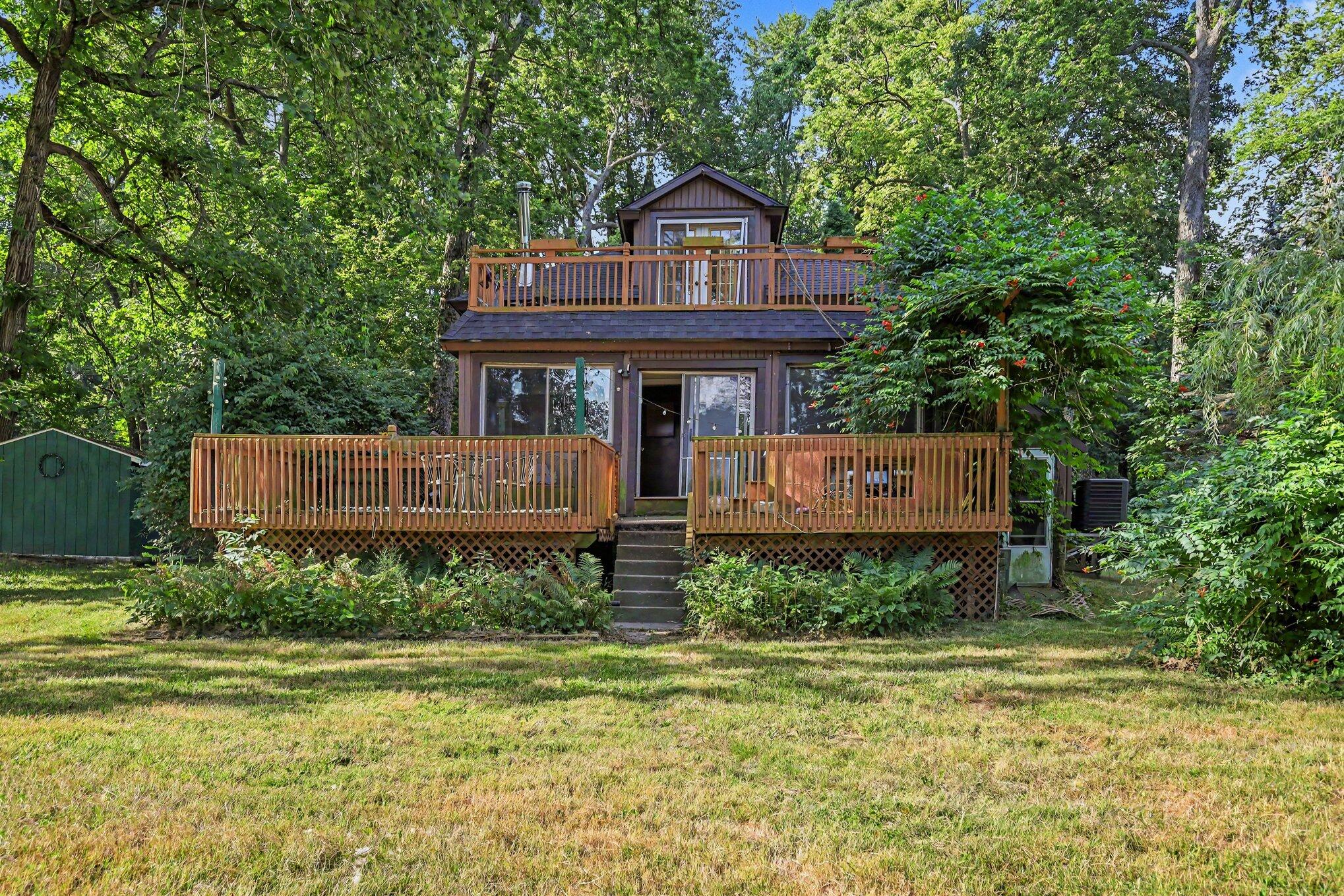 2067 Riverbank Avenue NE Grand Rapids MI 49525