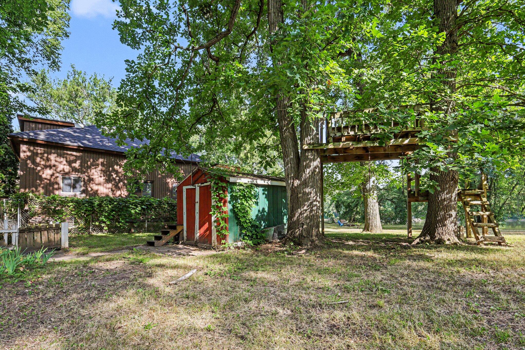 2067 Riverbank Avenue NE Grand Rapids MI 49525