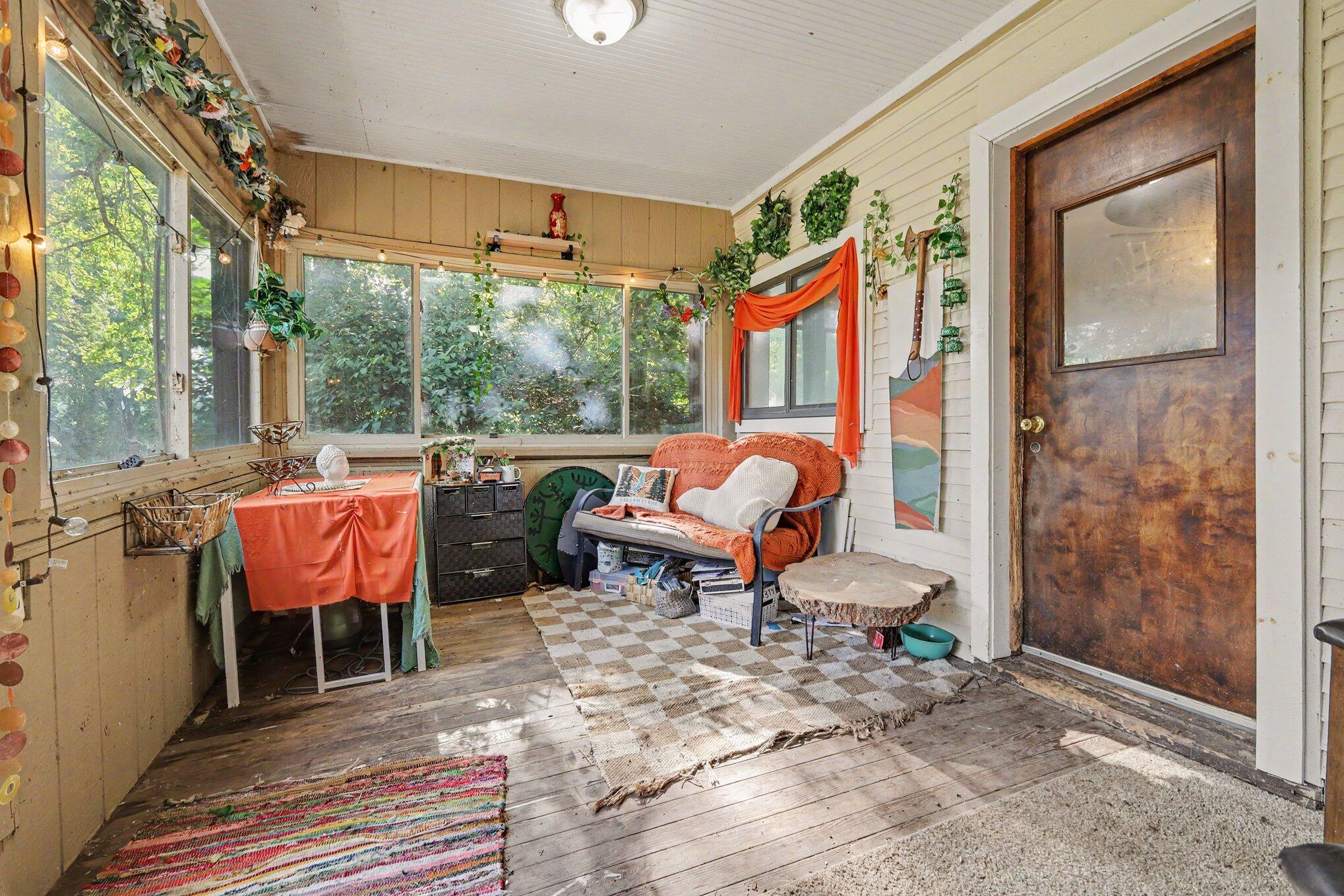 2067 Riverbank Avenue NE Grand Rapids MI 49525