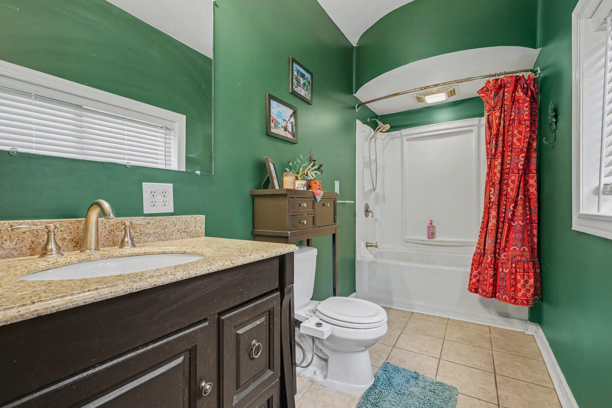2067 Riverbank Avenue NE Grand Rapids MI 49525