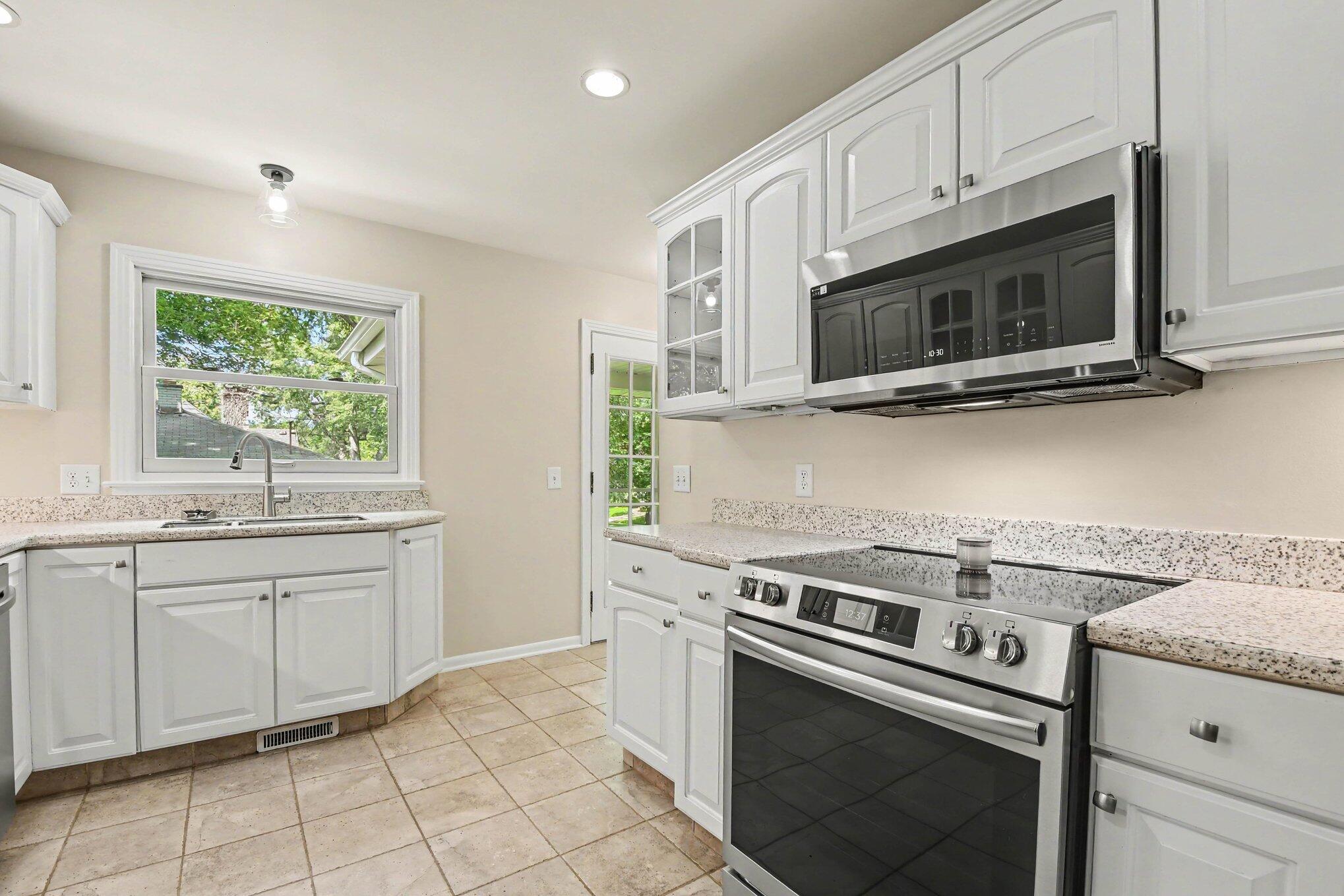 1521 Lake Grove Avenue SE East Grand Rapids MI 49506