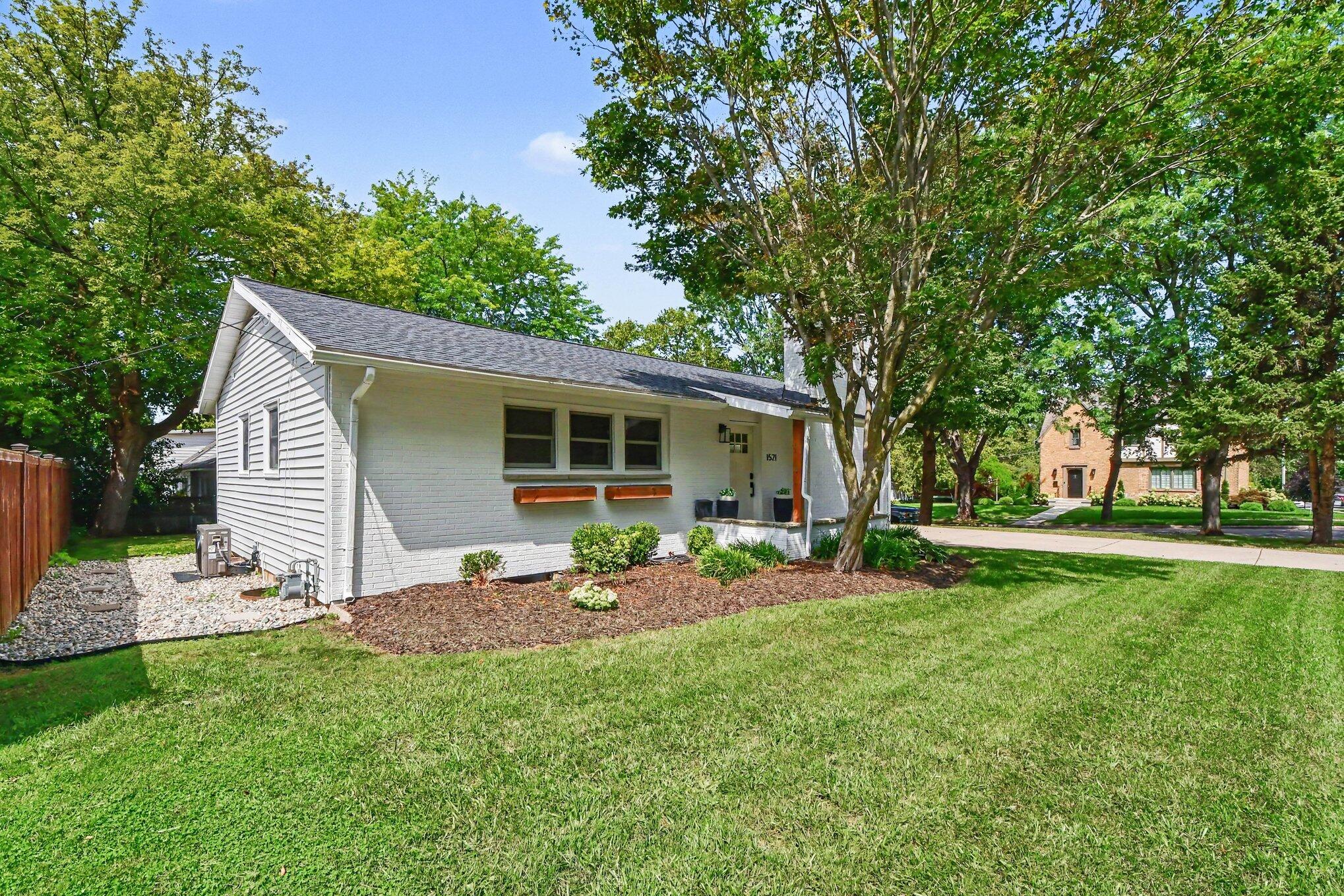 1521 Lake Grove Avenue SE East Grand Rapids MI 49506